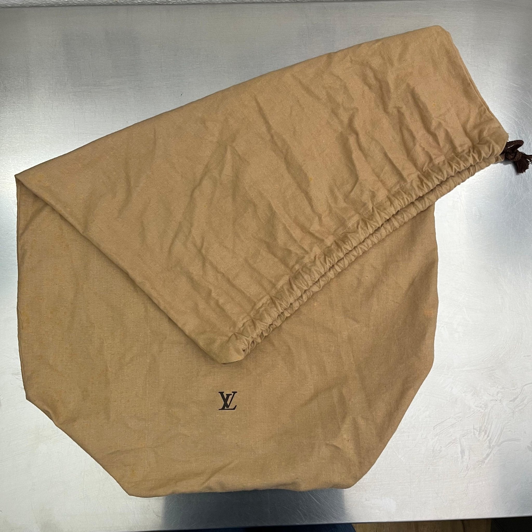 Louis Vuitton Kendall PM Taiga