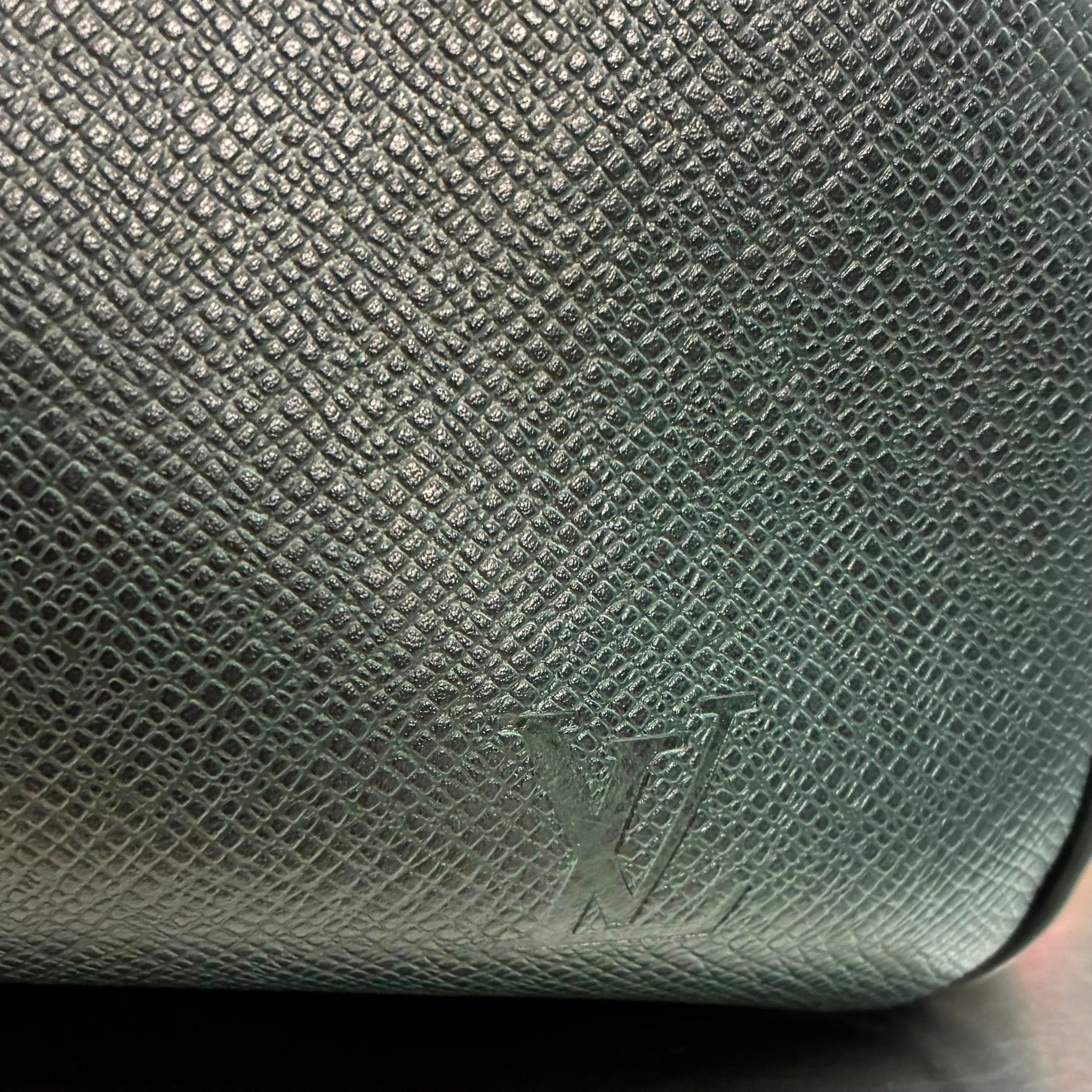 Louis Vuitton Kendall PM Taiga