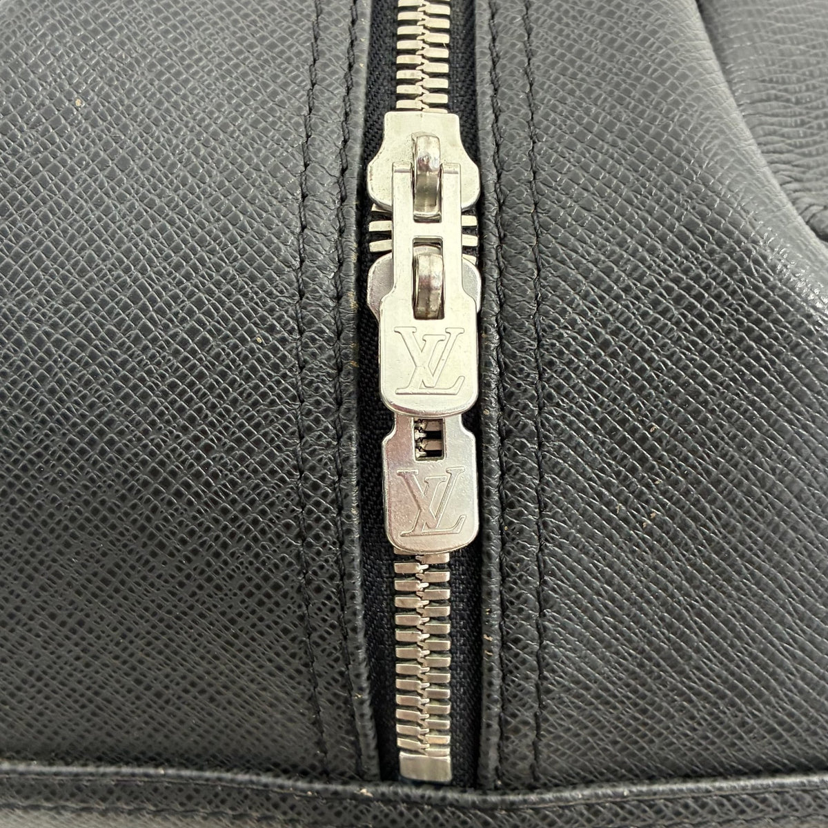 Louis Vuitton Kendall PM Taiga