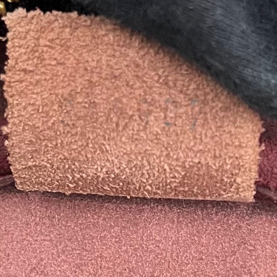 Louis Vuitton Kendall PM Taiga