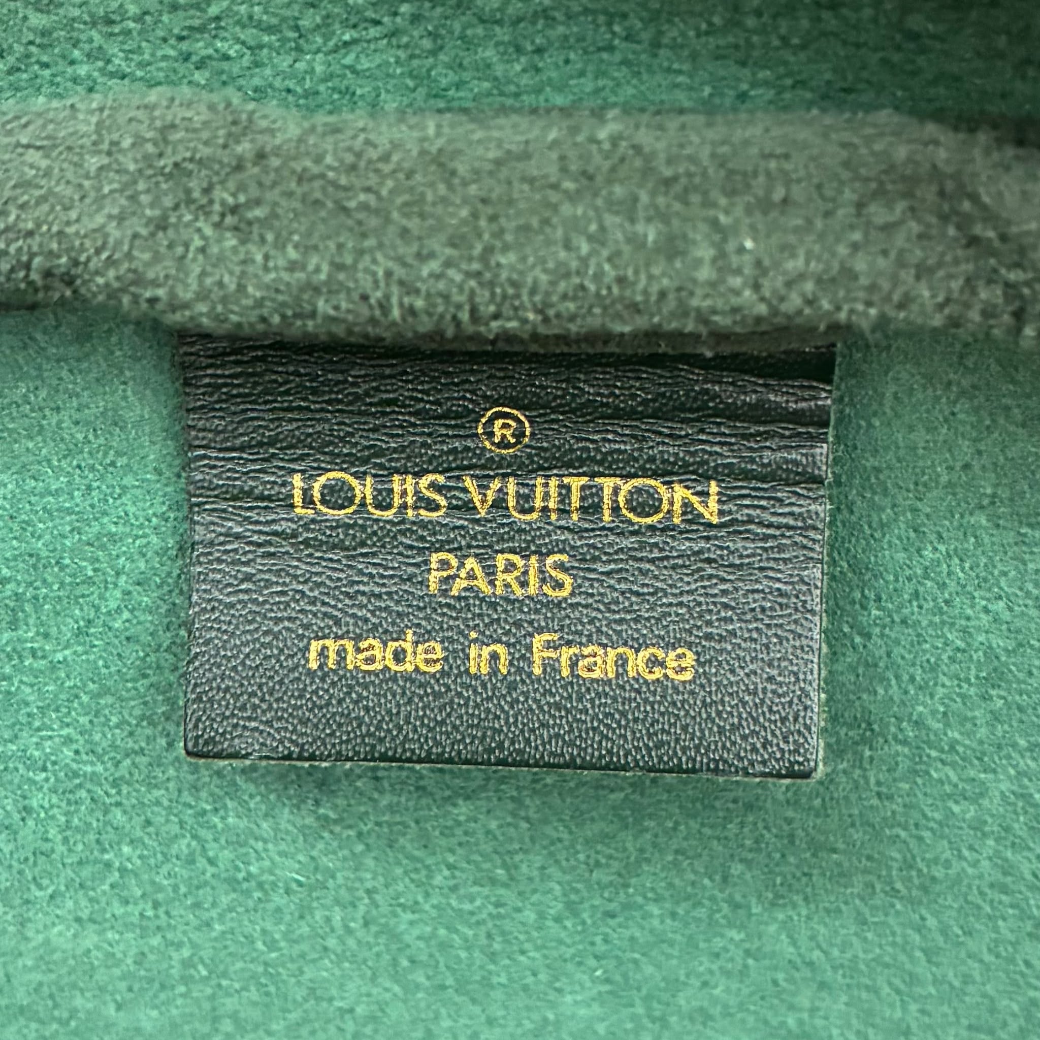Louis Vuitton Kendall PM Taiga