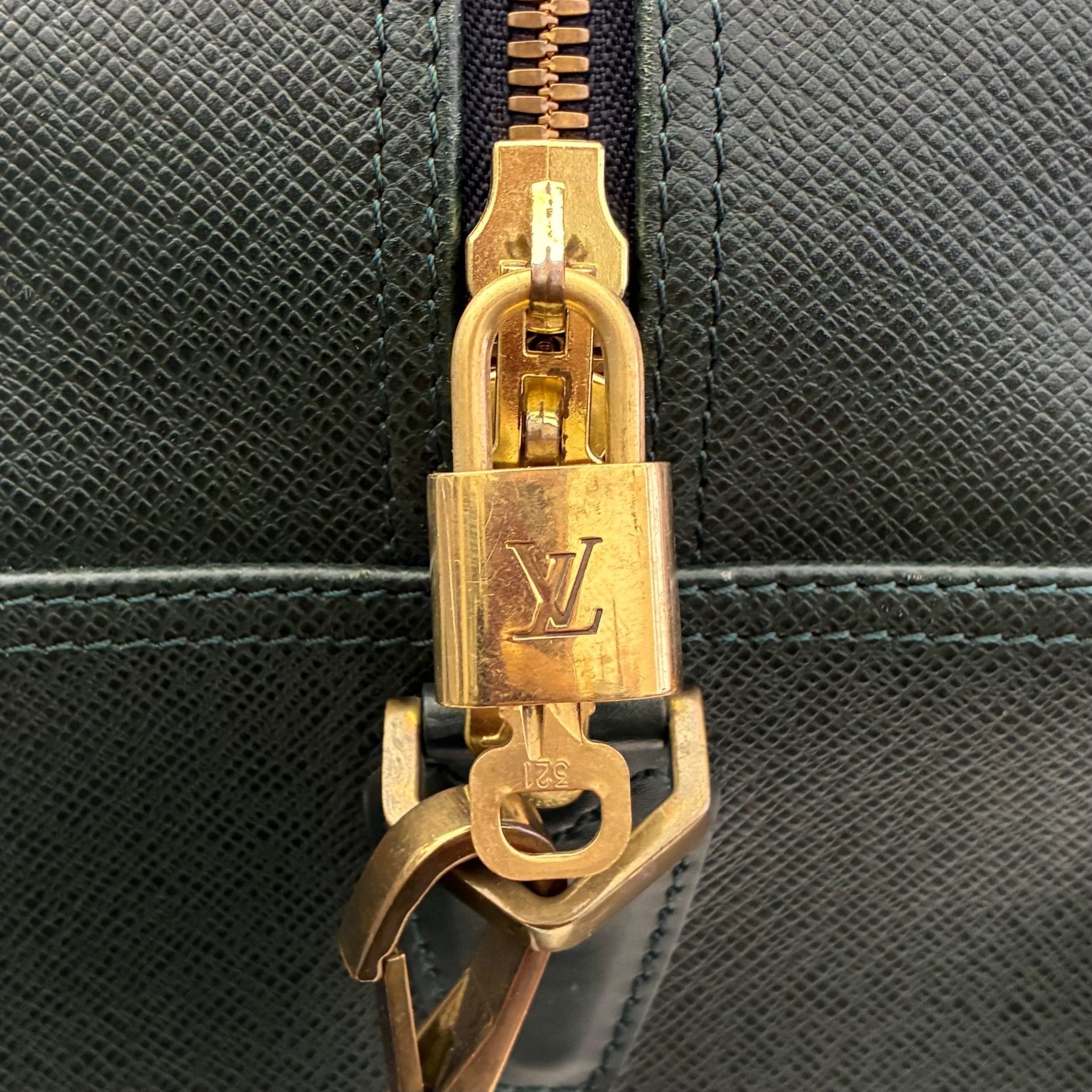 Louis Vuitton Kendall PM Taiga
