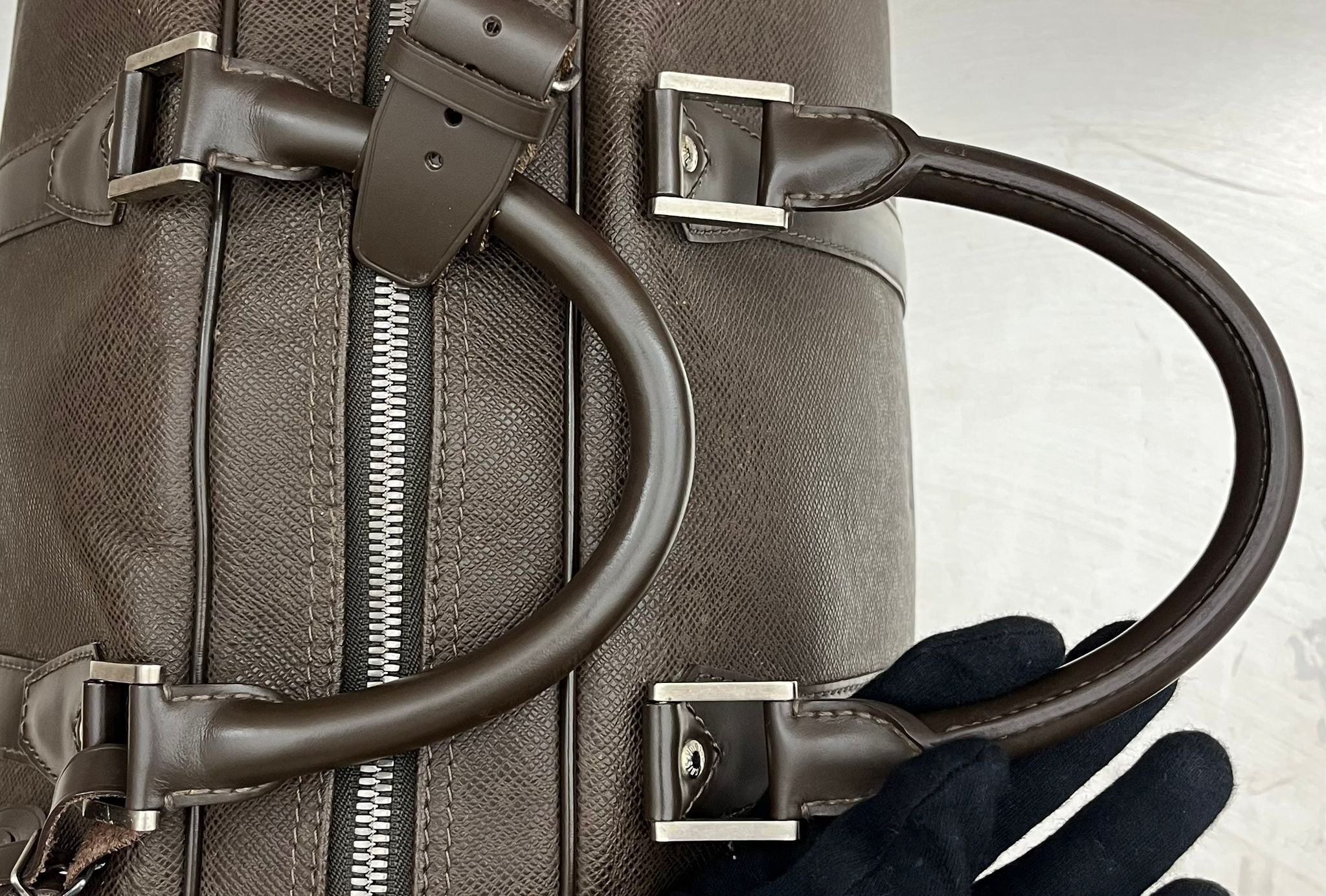 Louis Vuitton Kendall PM Taiga