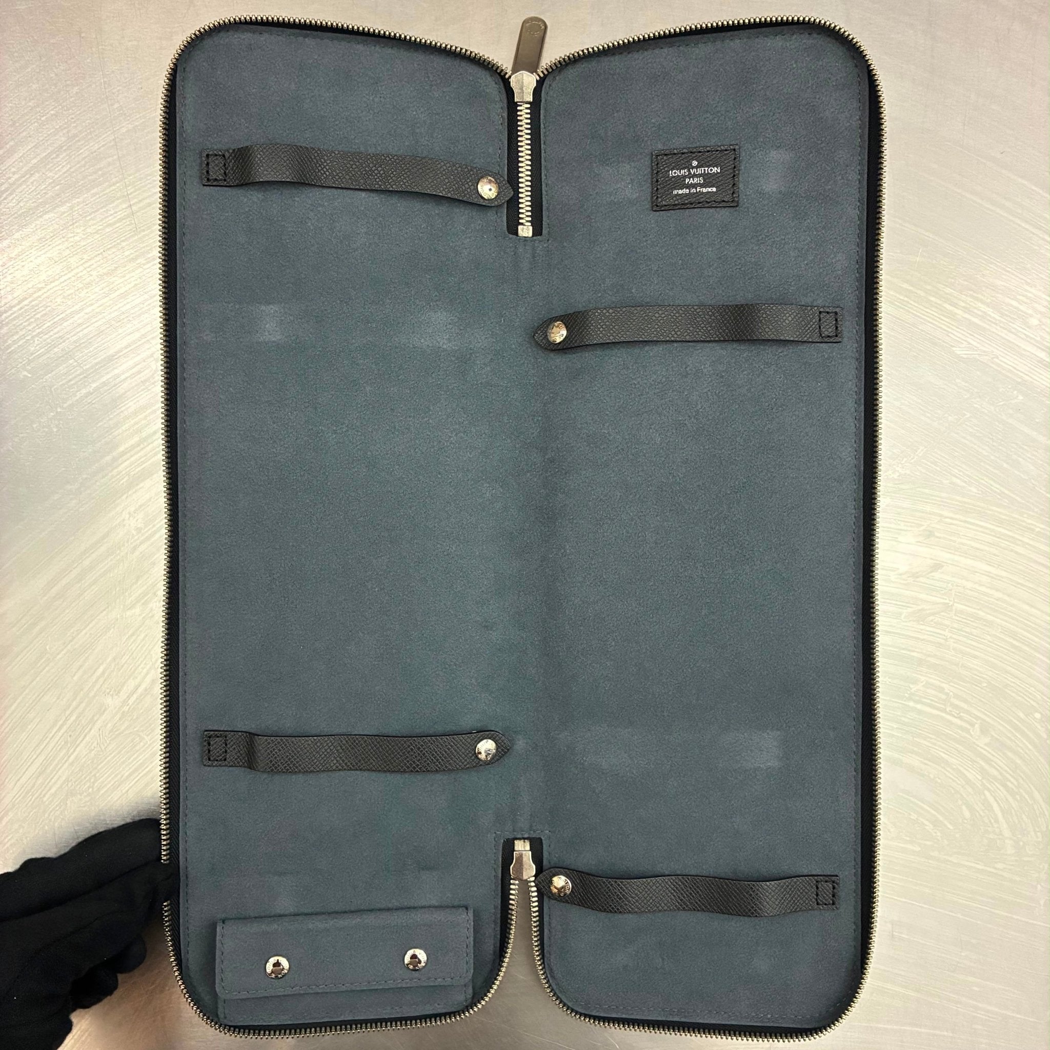 Louis Vuitton Krawatten Etui Taiga
