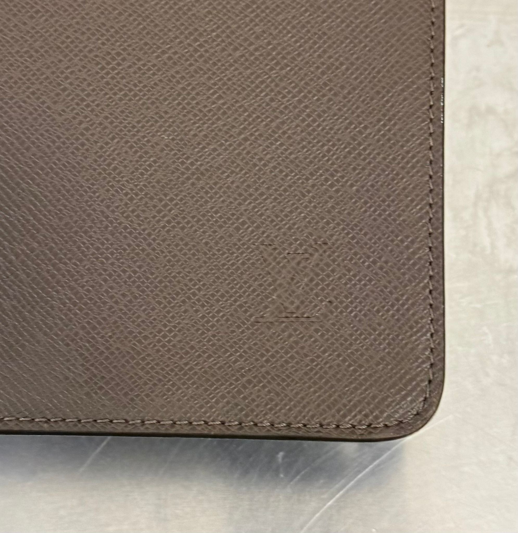 Louis Vuitton Laguito Taiga