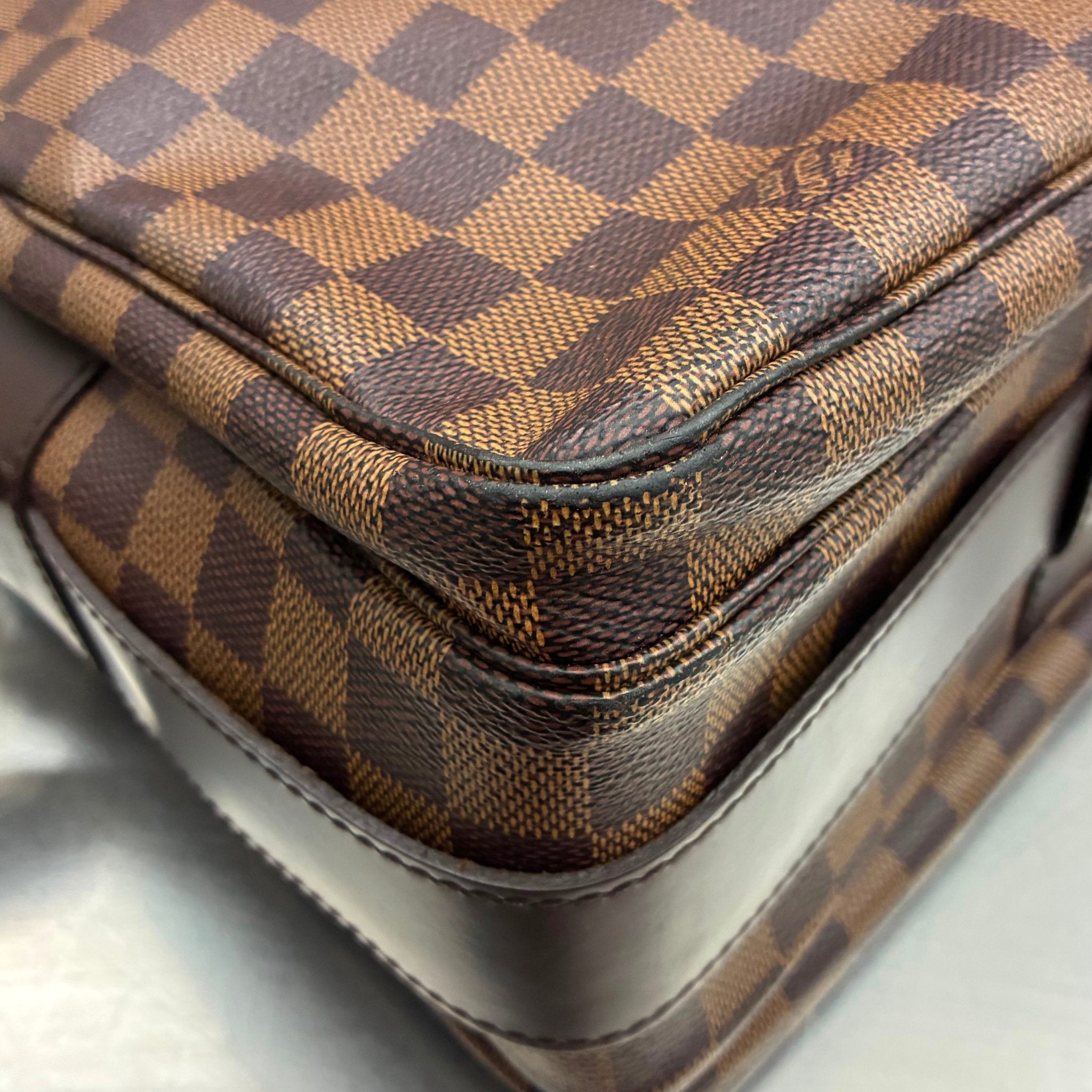 Louis Vuitton Naviglio Messenger Damier Ebene
