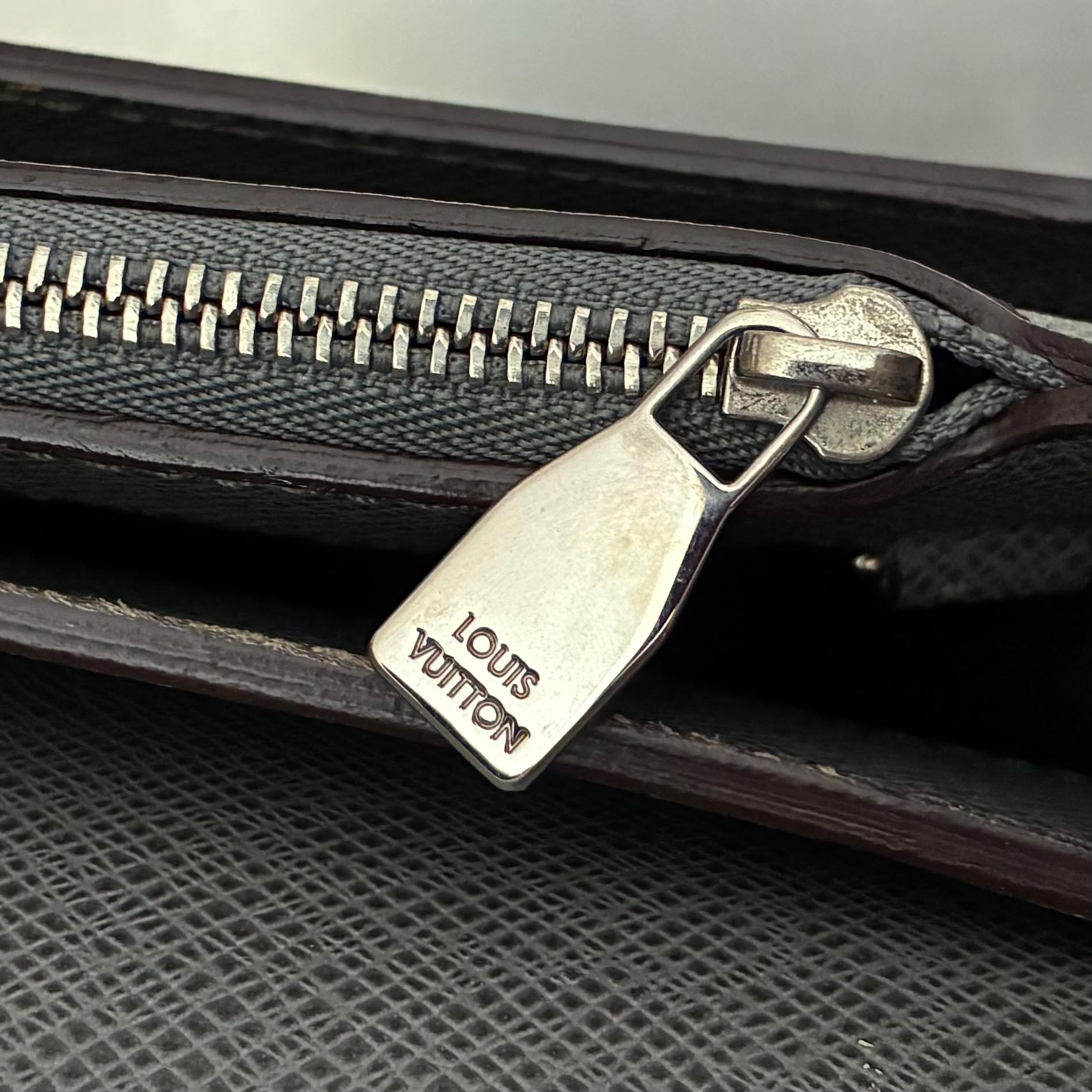 Louis Vuitton Neo Robusto I Taiga