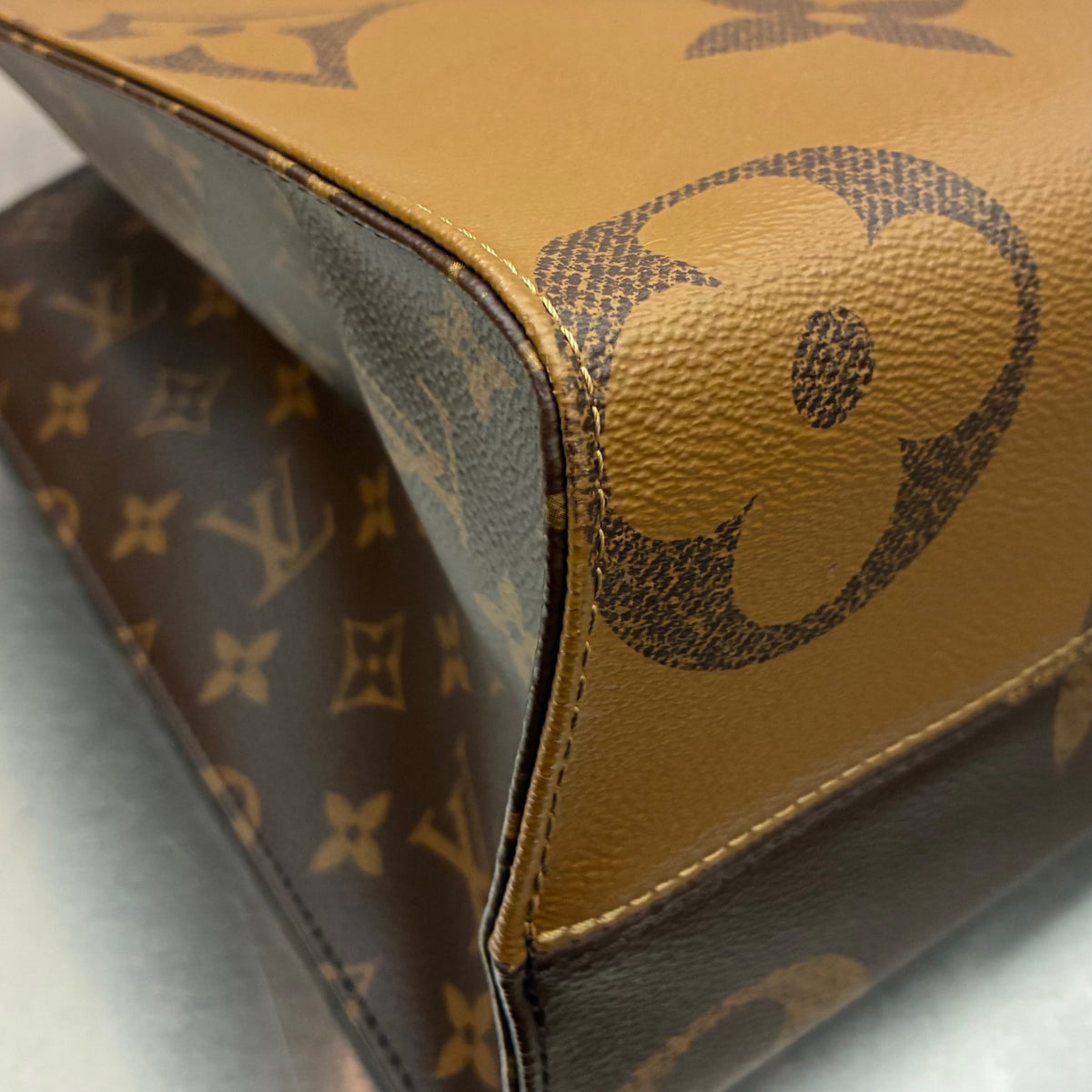Louis Vuitton OnTheGo MM