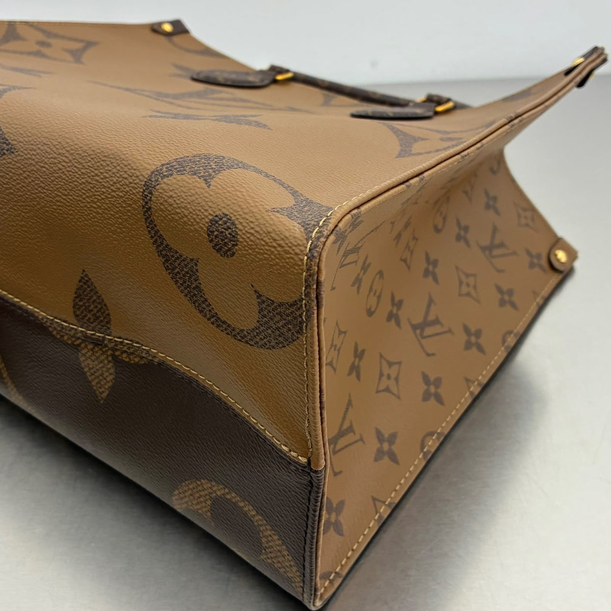 Louis Vuitton OnTheGo MM