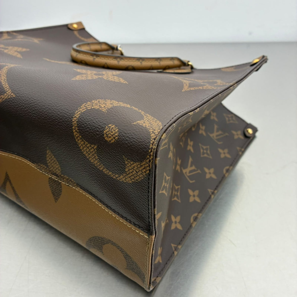 Louis Vuitton OnTheGo MM