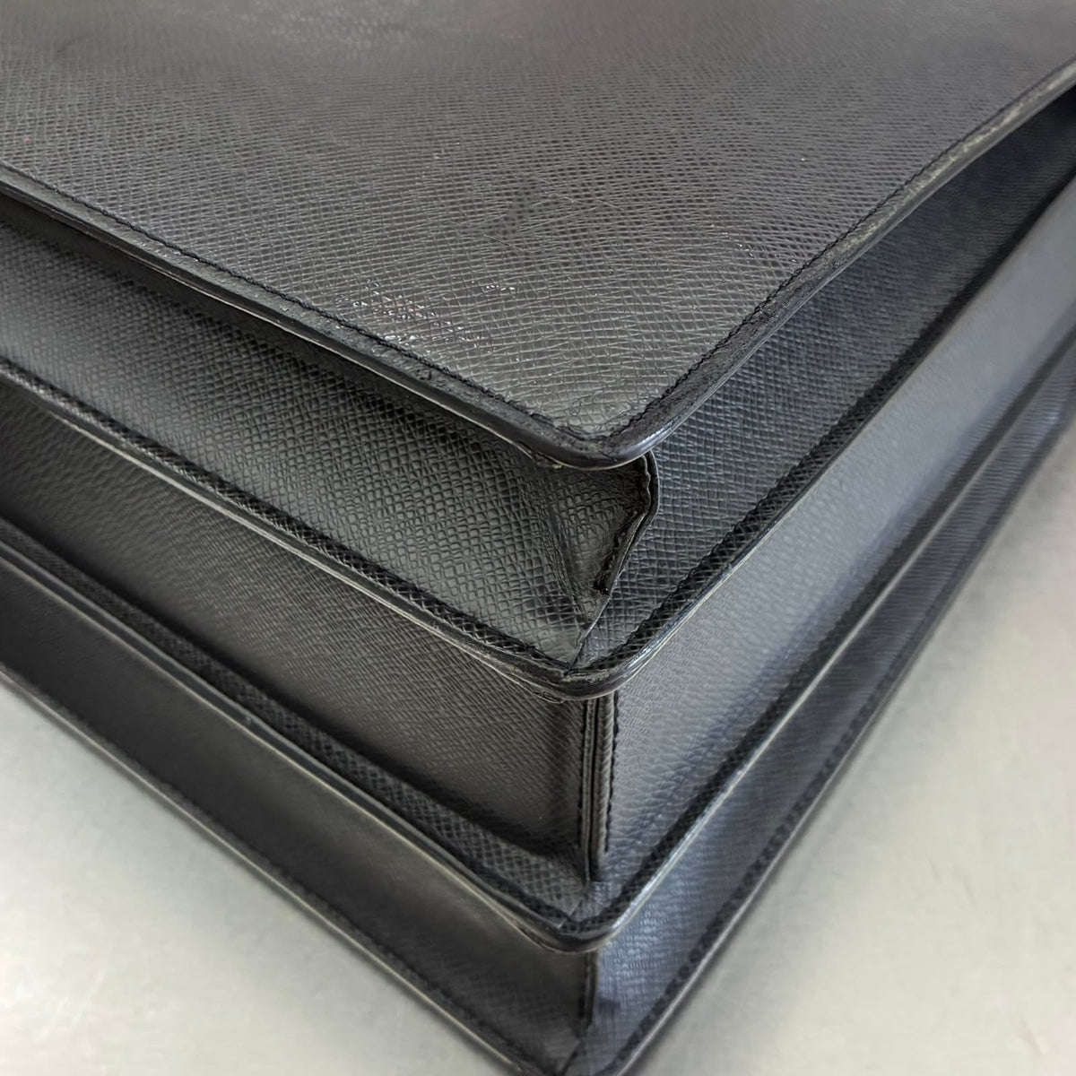 Louis Vuitton Oural Pilot Case Taiga
