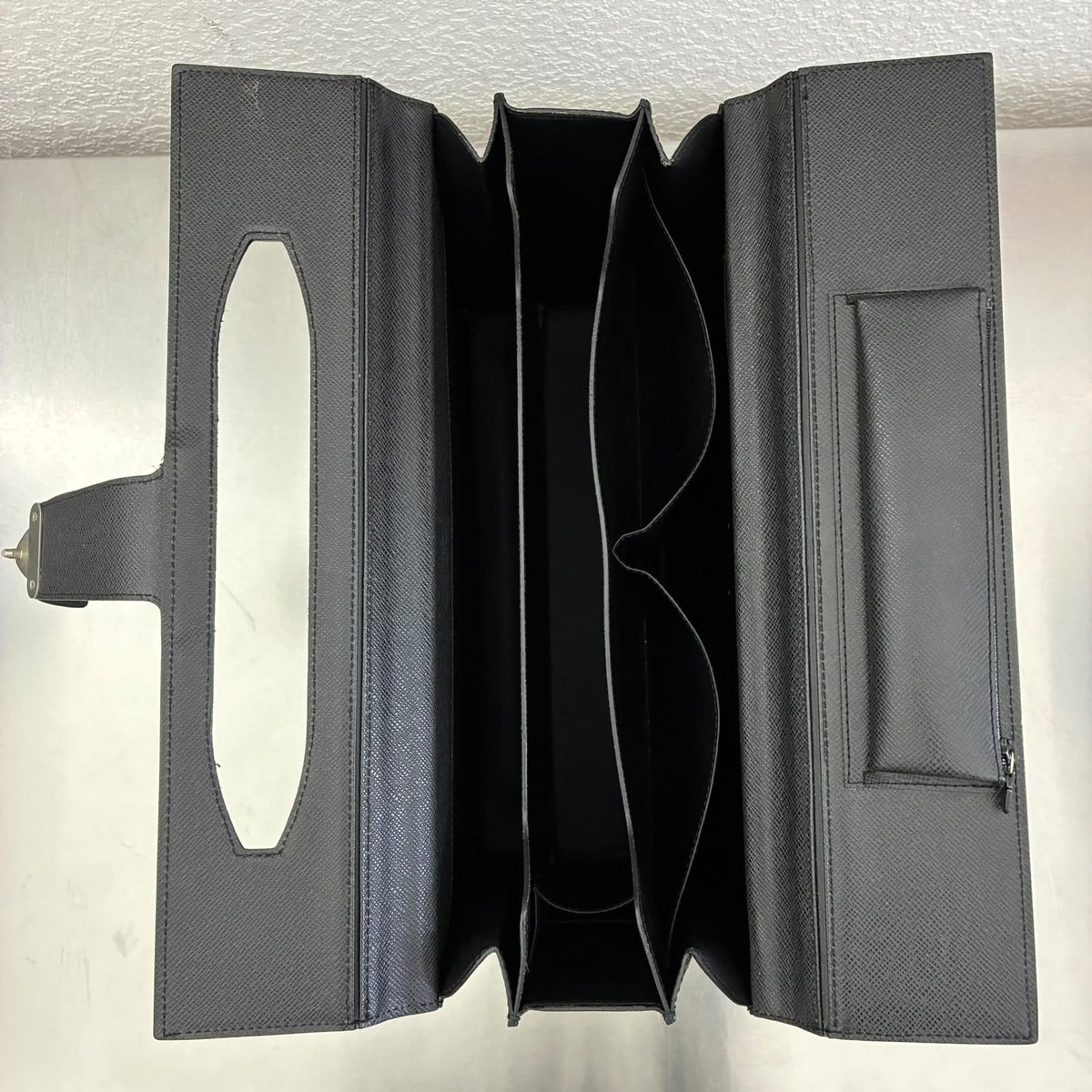 Louis Vuitton Oural Pilot Case Taiga