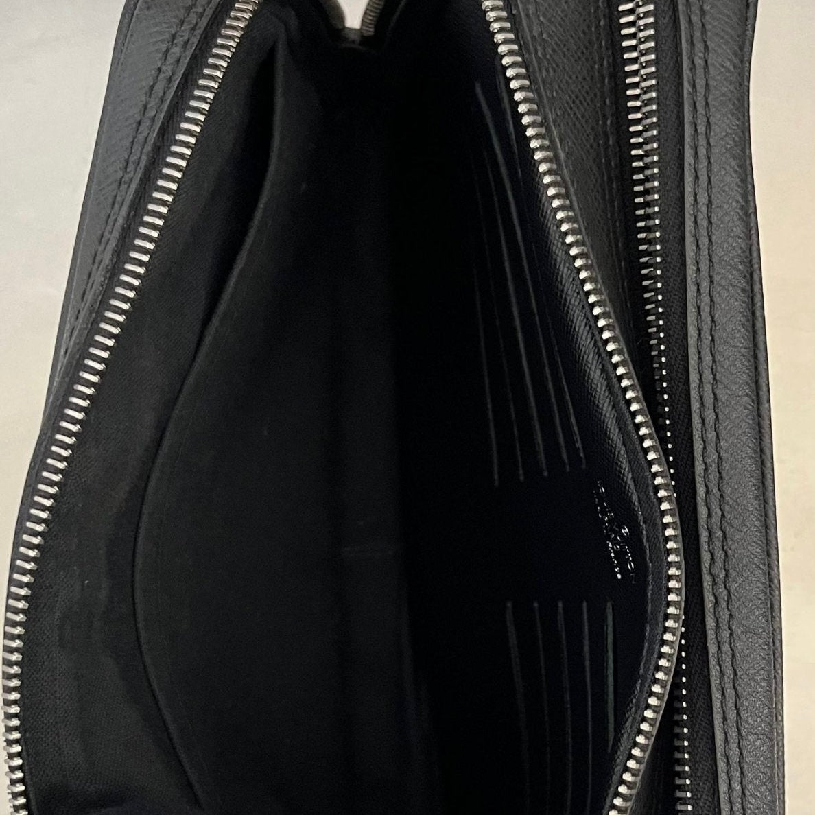 Louis Vuitton Pavel Taiga