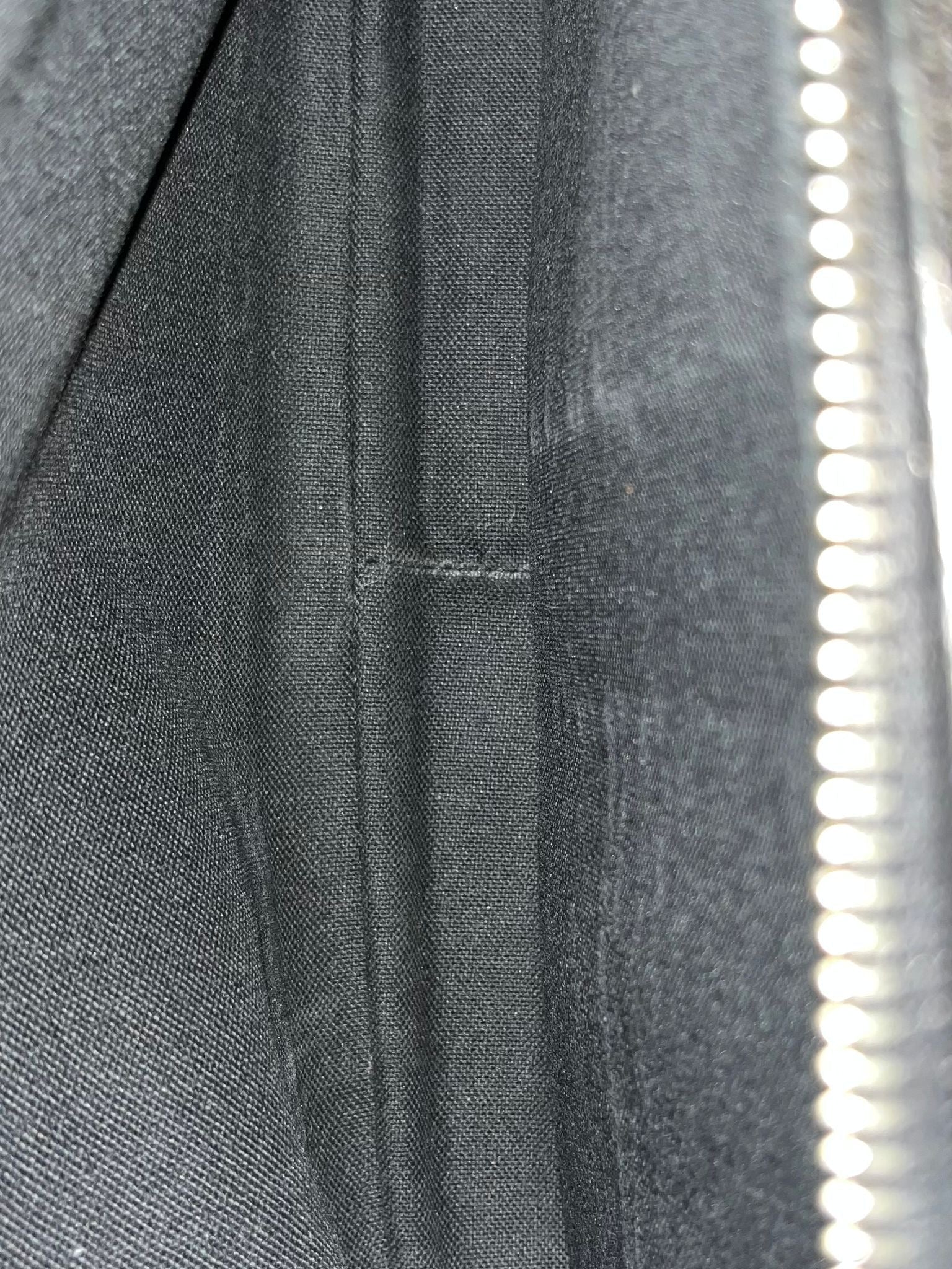 Louis Vuitton Pavel Taiga Leder
