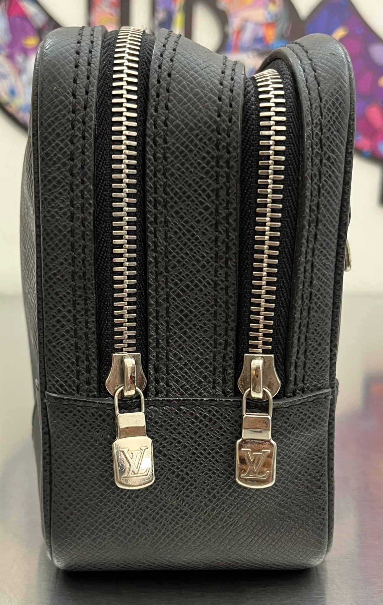 Louis Vuitton Pavel Taiga Leder