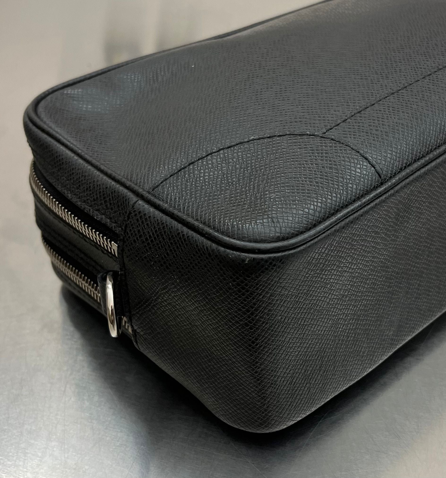 Louis Vuitton Pavel Taiga Leder