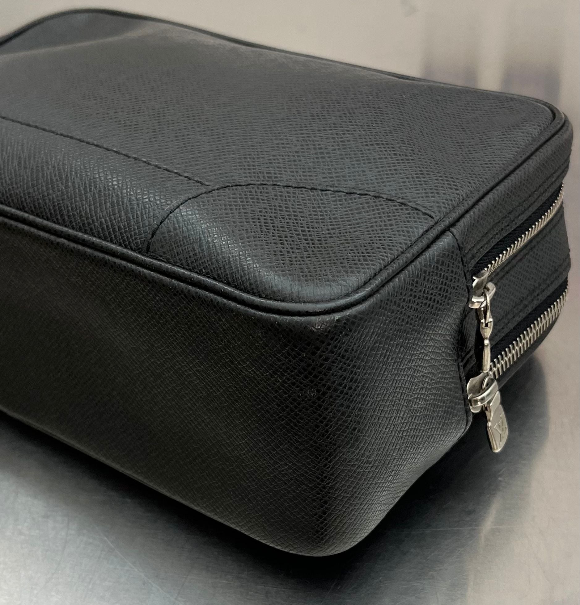 Louis Vuitton Pavel Taiga Leder