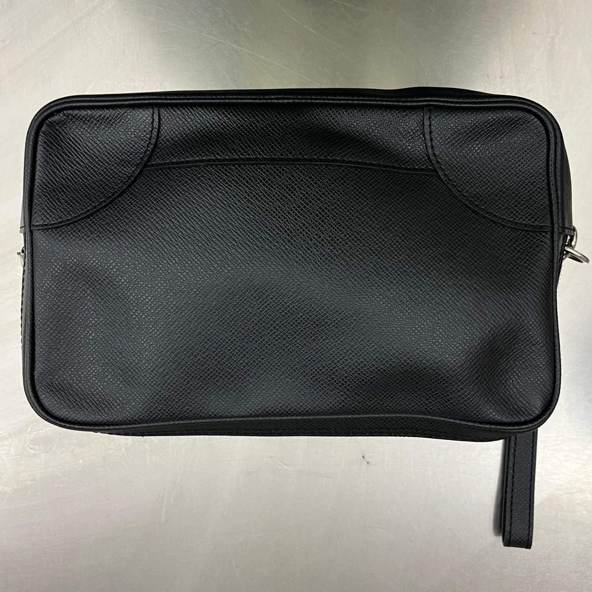 Louis Vuitton Pavel Taiga Leder