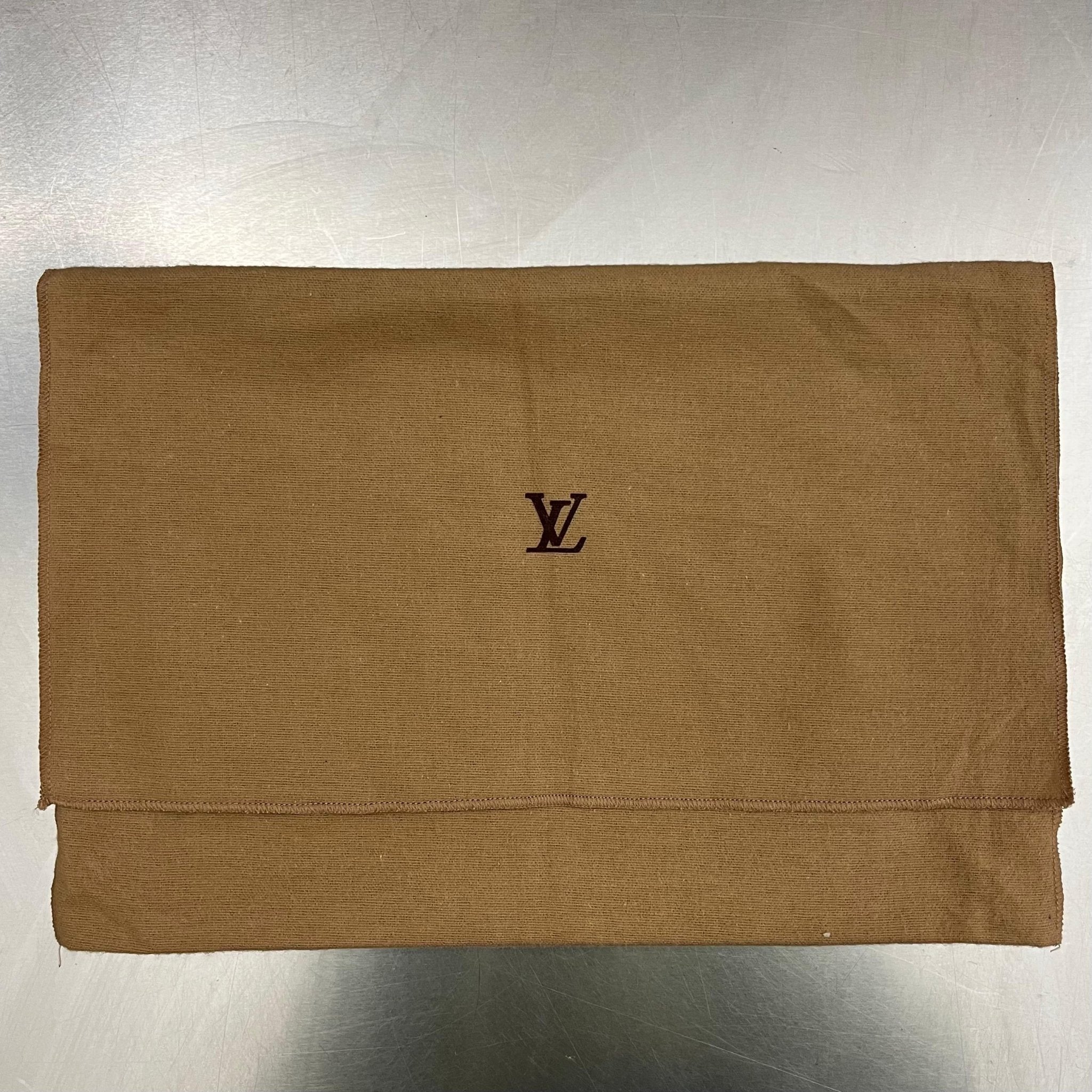 Louis Vuitton Pavel Taiga Leder