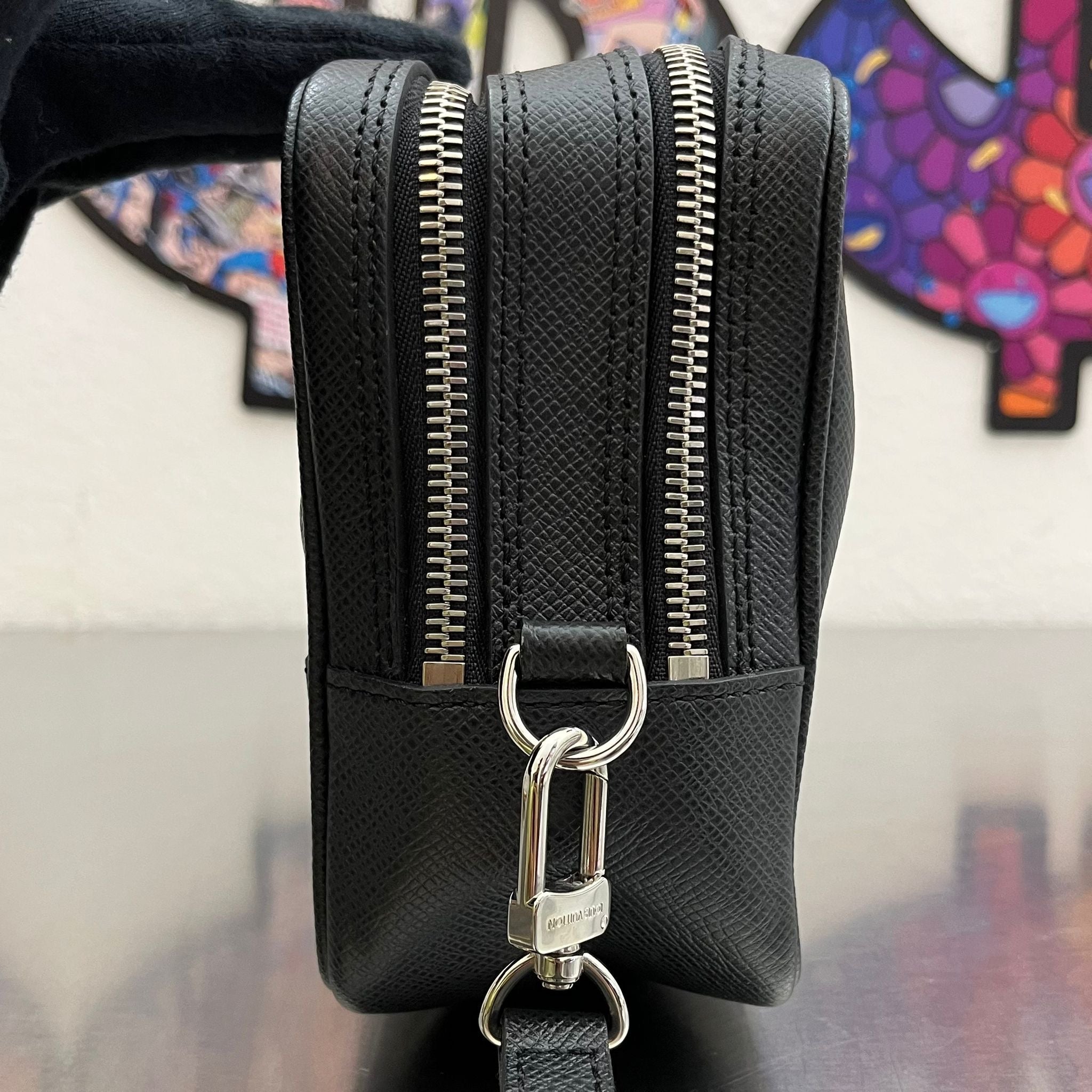 Louis Vuitton Pavel Taiga Leder