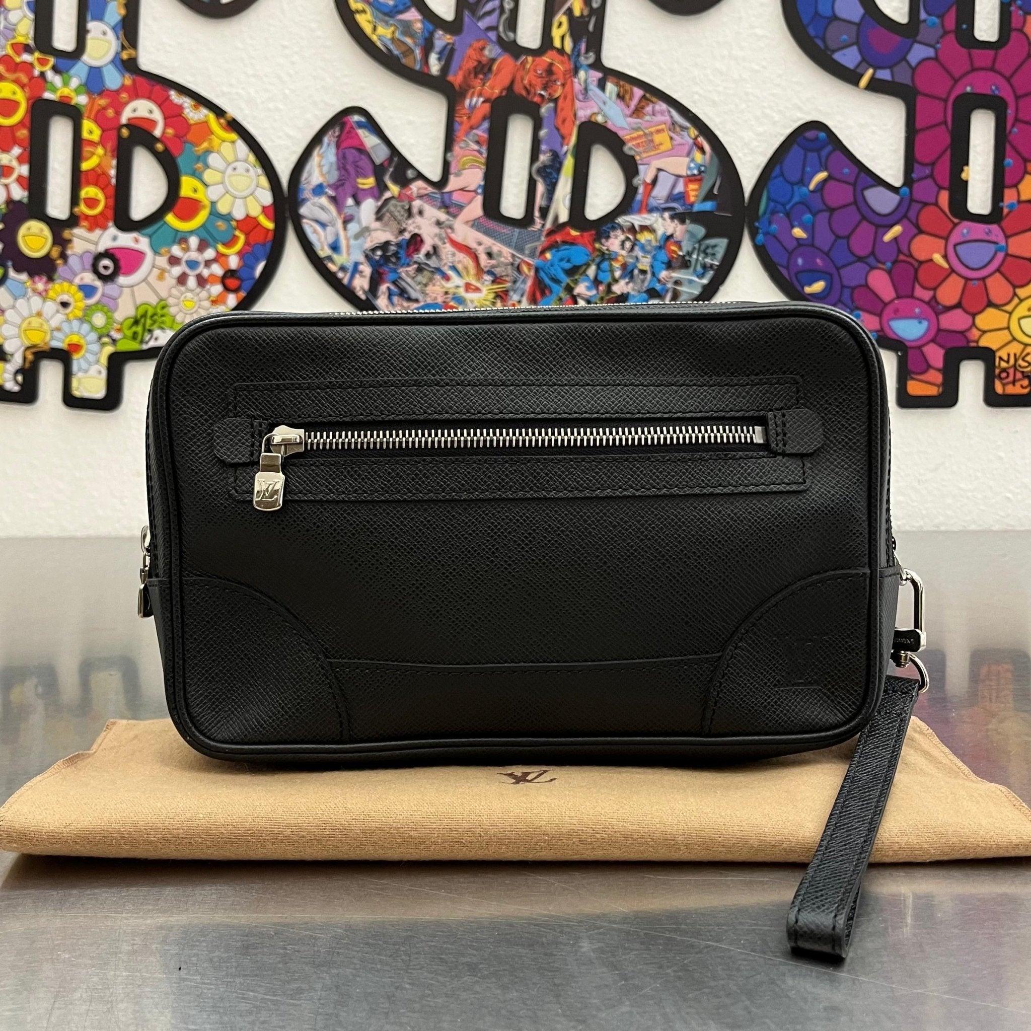 Louis Vuitton Pavel Taiga Leder