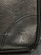 Louis Vuitton Pavel Taiga Leder