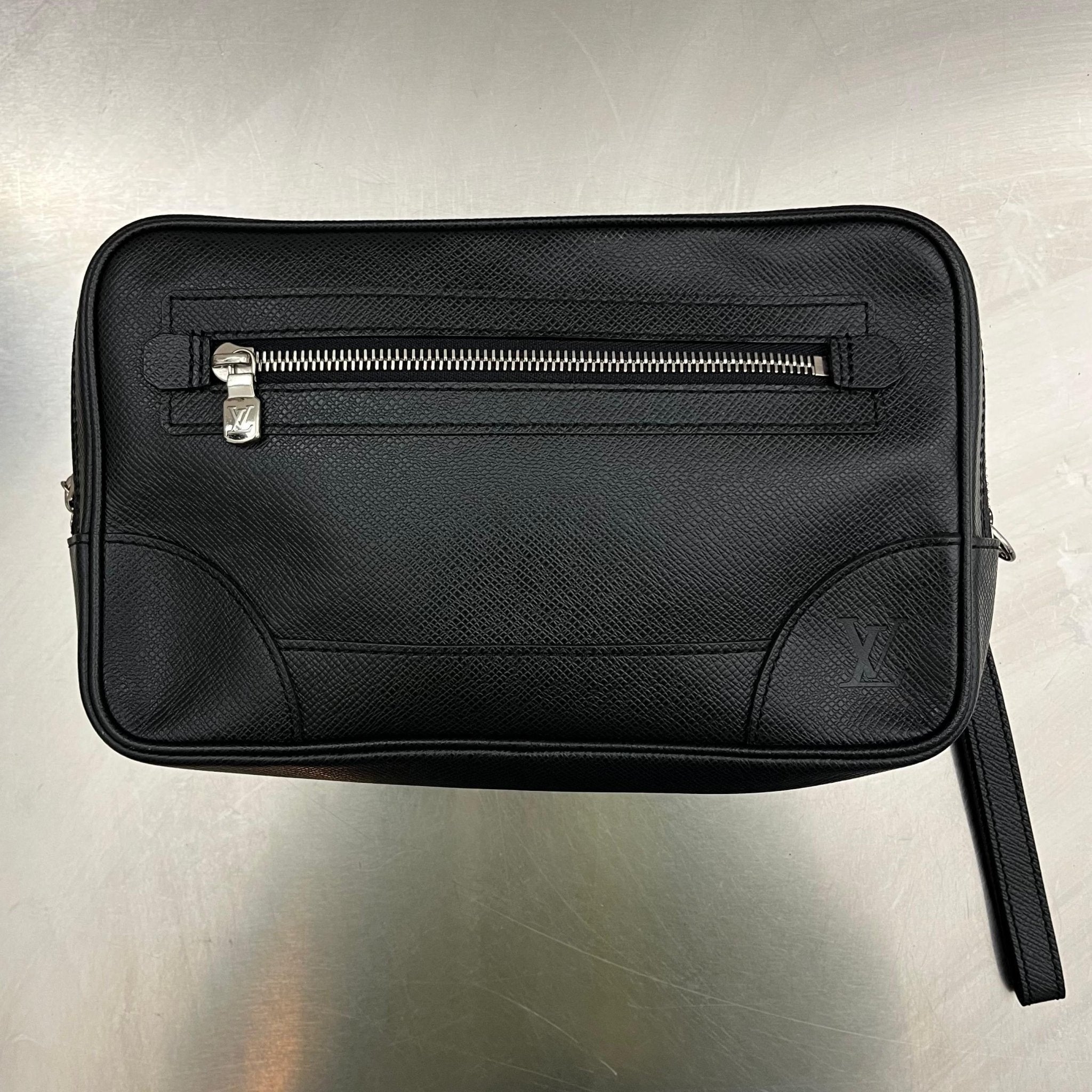 Louis Vuitton Pavel Taiga Leder