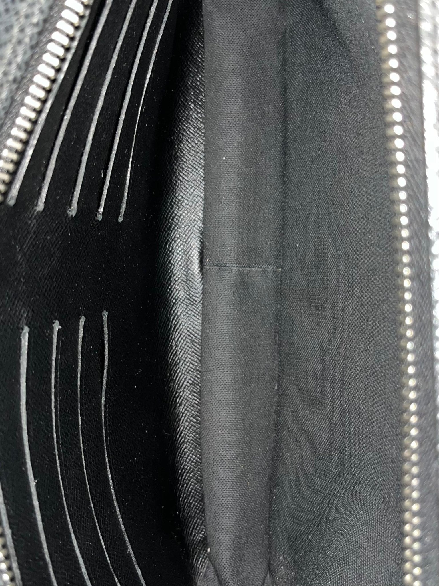 Louis Vuitton Pavel Taiga Leder