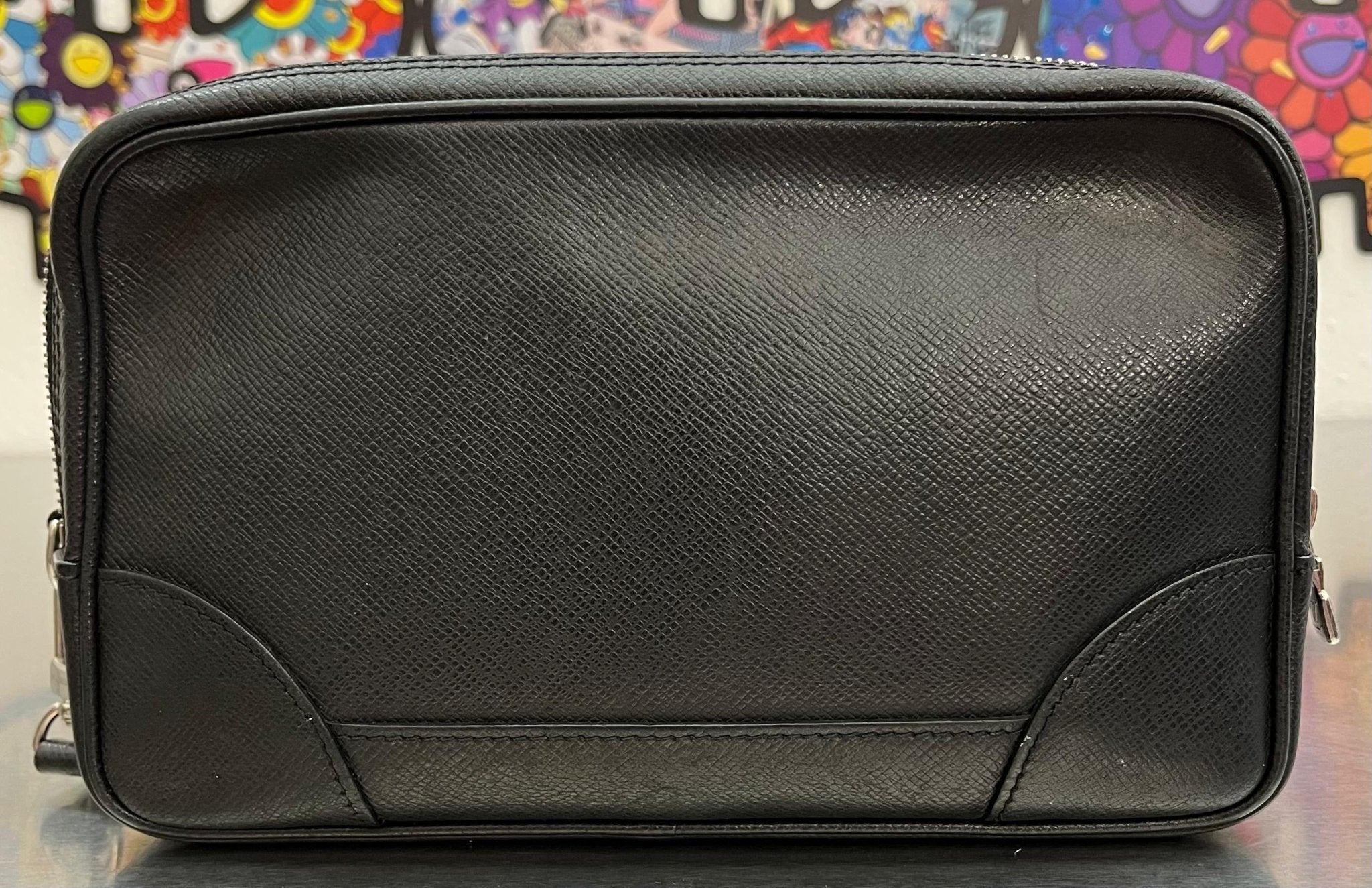 Louis Vuitton Pavel Taiga Leder