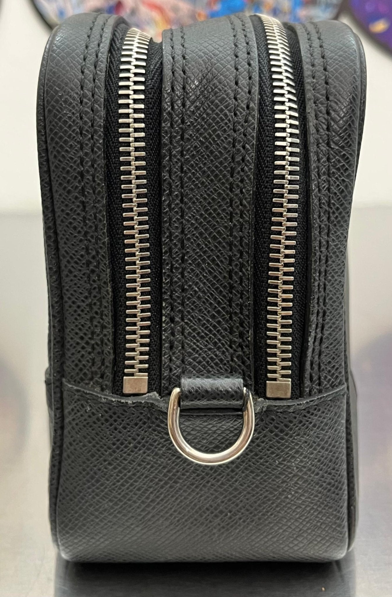 Louis Vuitton Pavel Taiga Leder