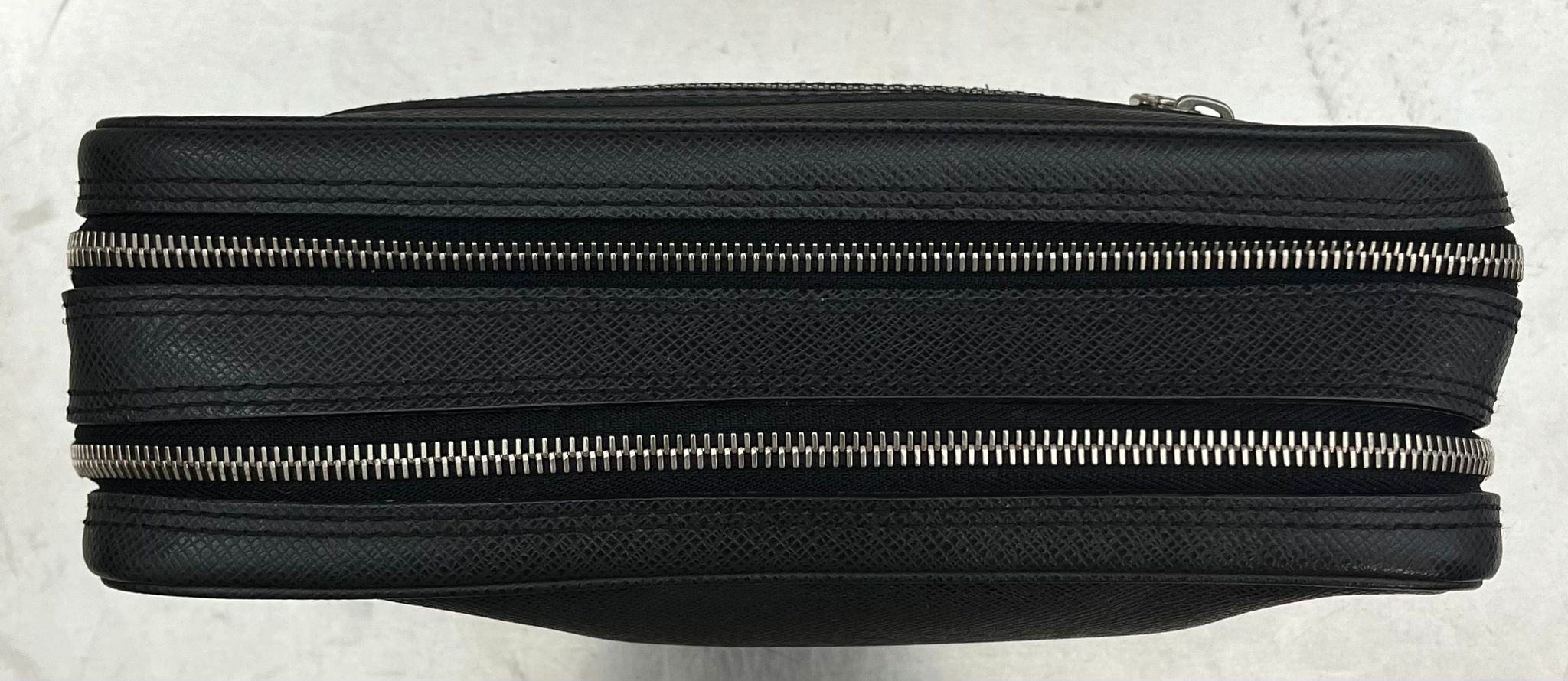 Louis Vuitton Pavel Taiga Leder