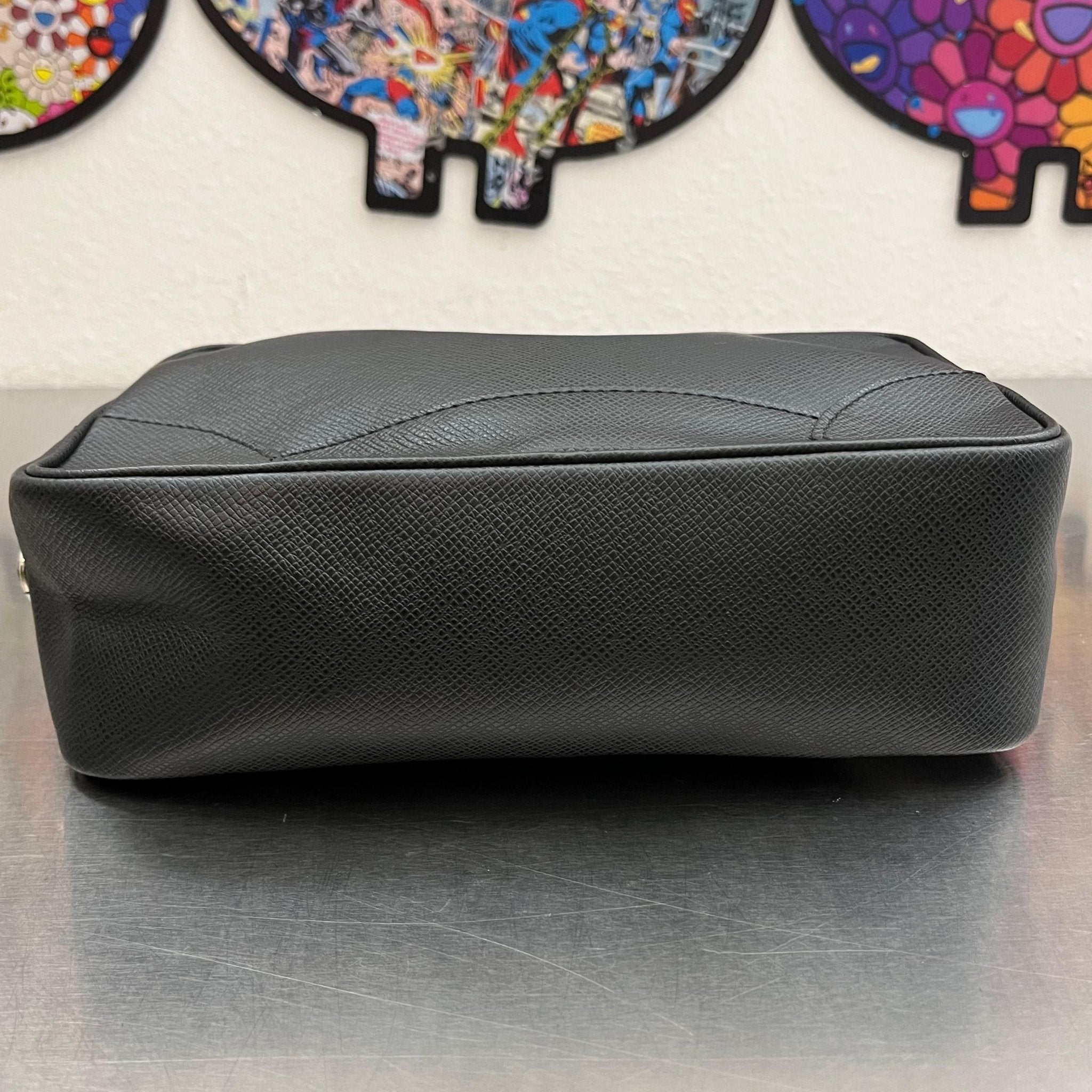 Louis Vuitton Pavel Taiga Leder