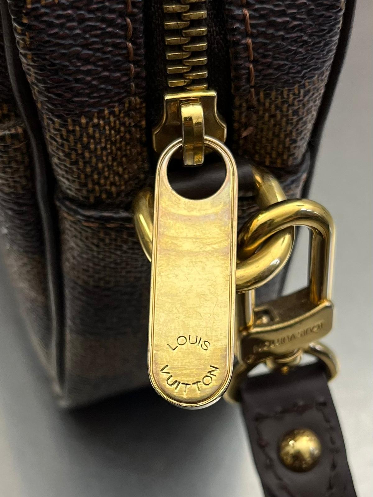 Louis Vuitton Pochette Billets Damier