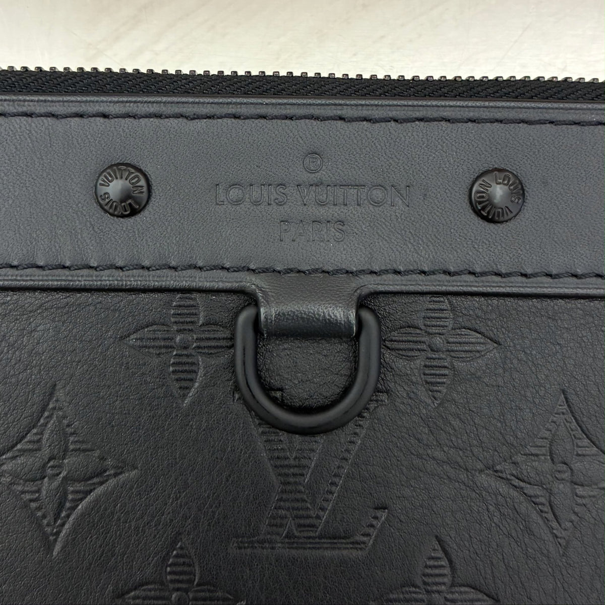 Louis Vuitton Pochette Discovery Shodow GM