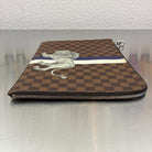 Louis Vuitton Pochette Jour GM, Chapman Brothers Wildlife Kollektion (Frühjahr/Sommer 2017).