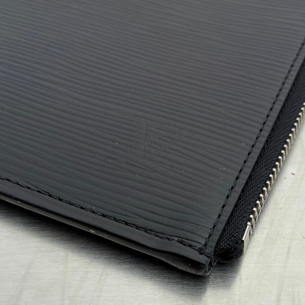 Louis Vuitton Pochette Jour GM Epi