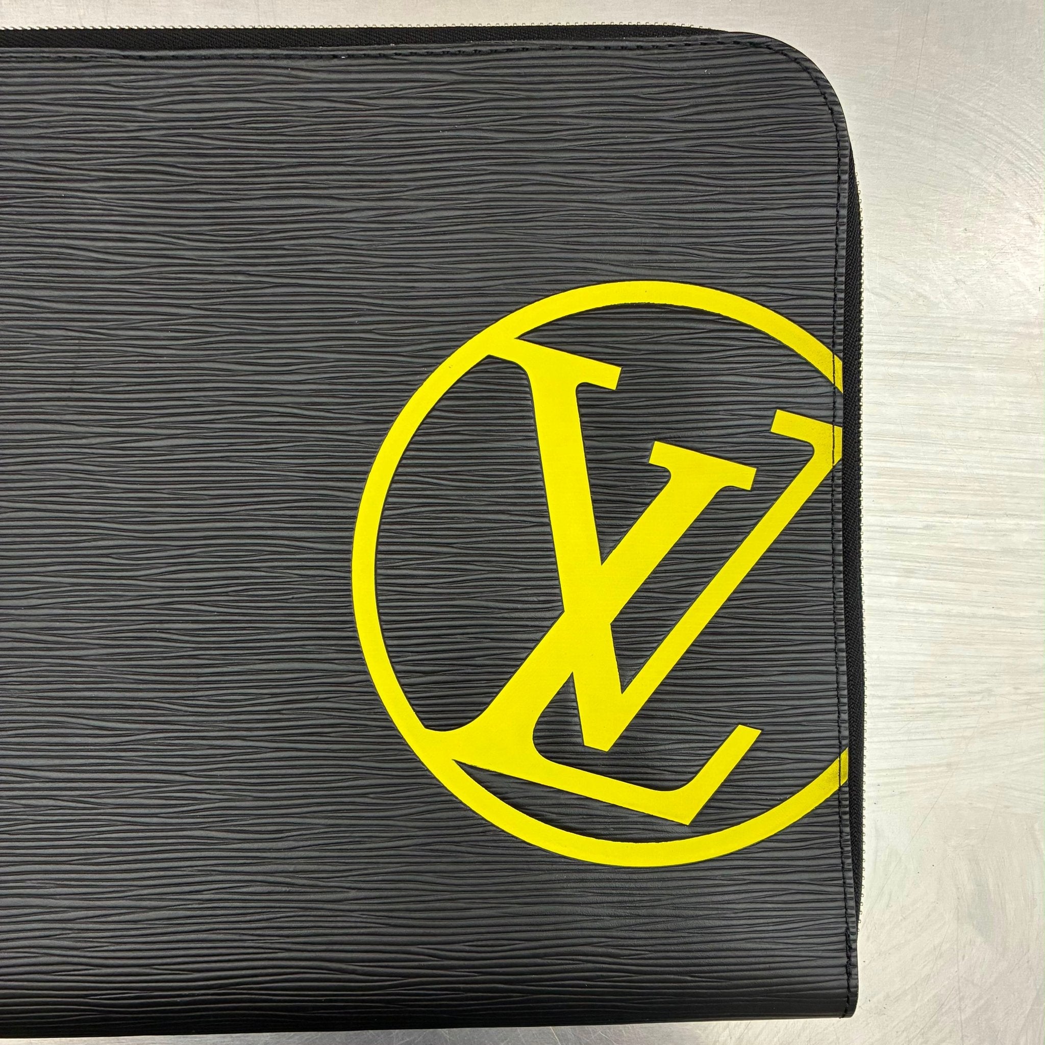 Louis Vuitton Pochette Jour GM Epi
