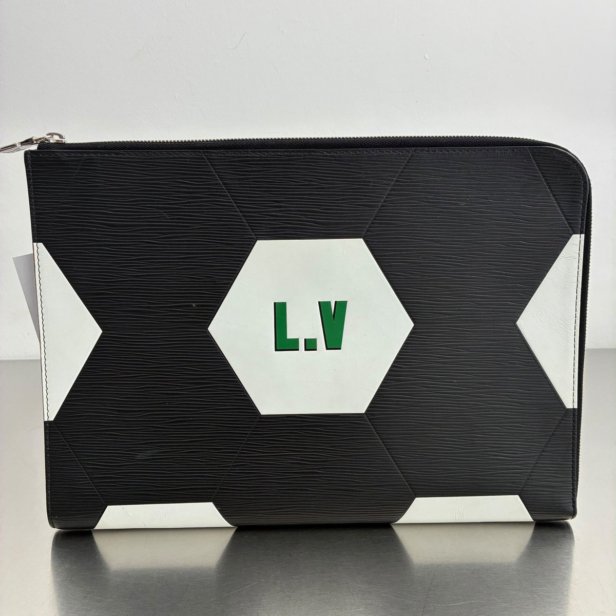 Louis Vuitton Pochette Jour GM Epi x FIFA World Cup 2018, limitierte Kollektion