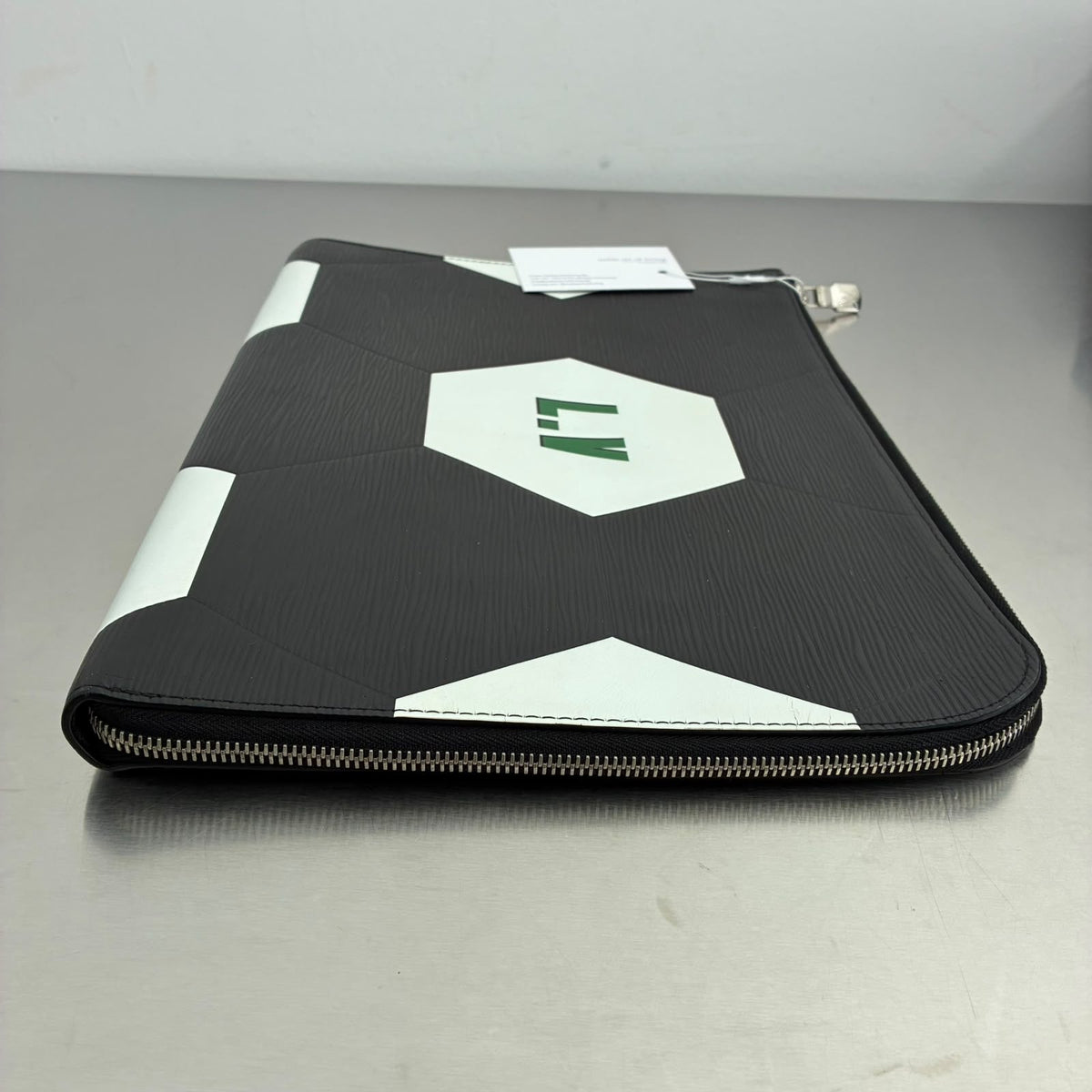 Louis Vuitton Pochette Jour GM Epi x FIFA World Cup 2018, limitierte Kollektion