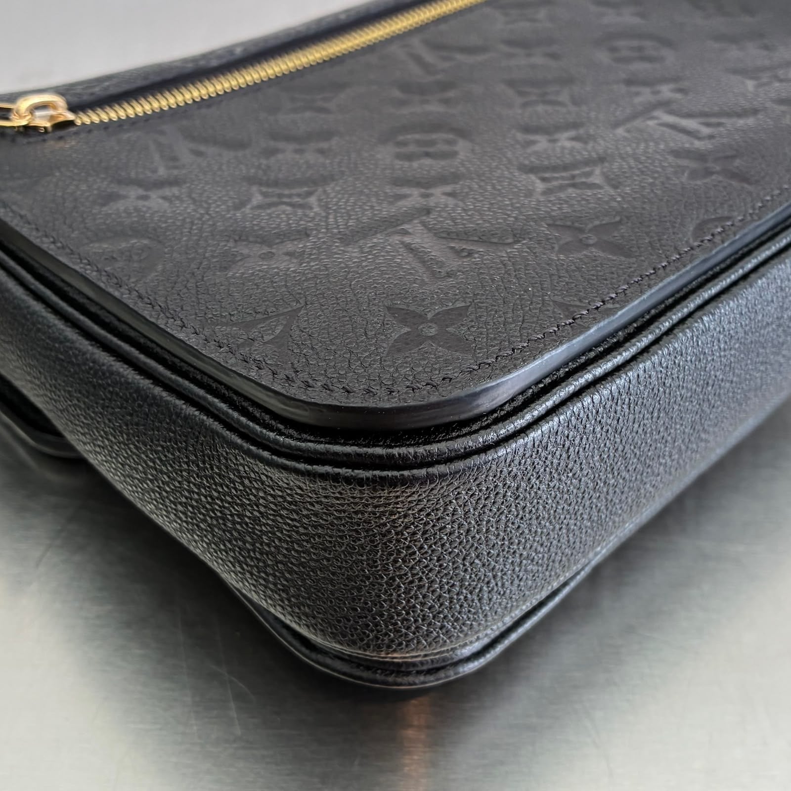Louis Vuitton Pochette Métis Empreinte M41487
