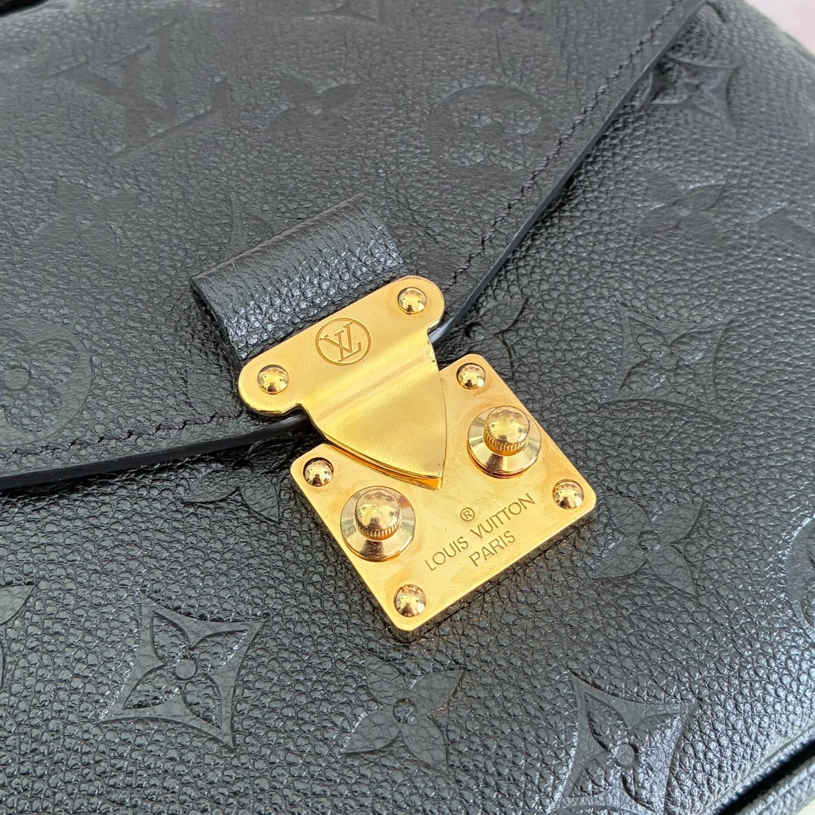 Louis Vuitton Pochette Métis Empreinte M41487