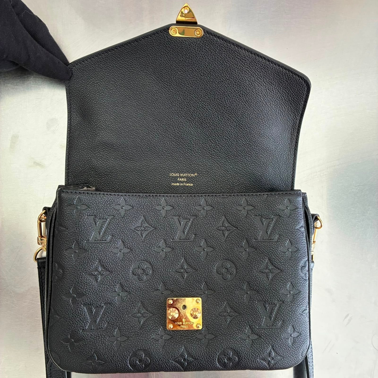 Louis Vuitton Pochette Métis Empreinte M41487