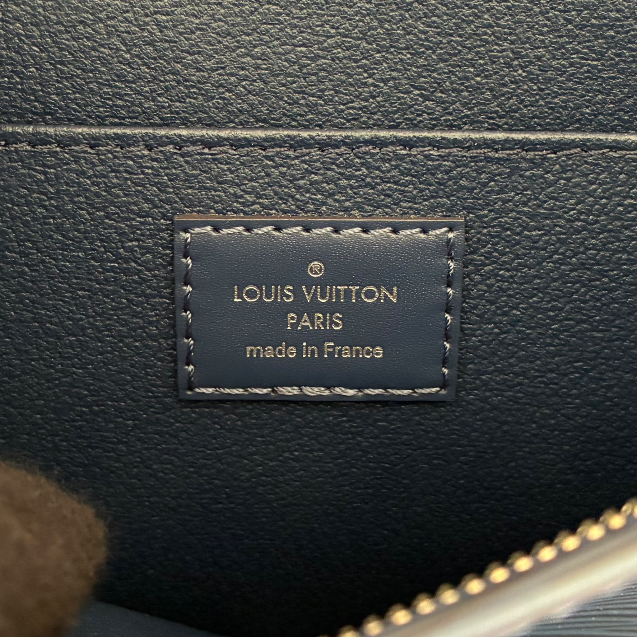 Louis Vuitton Pochette Voyage MM Epi