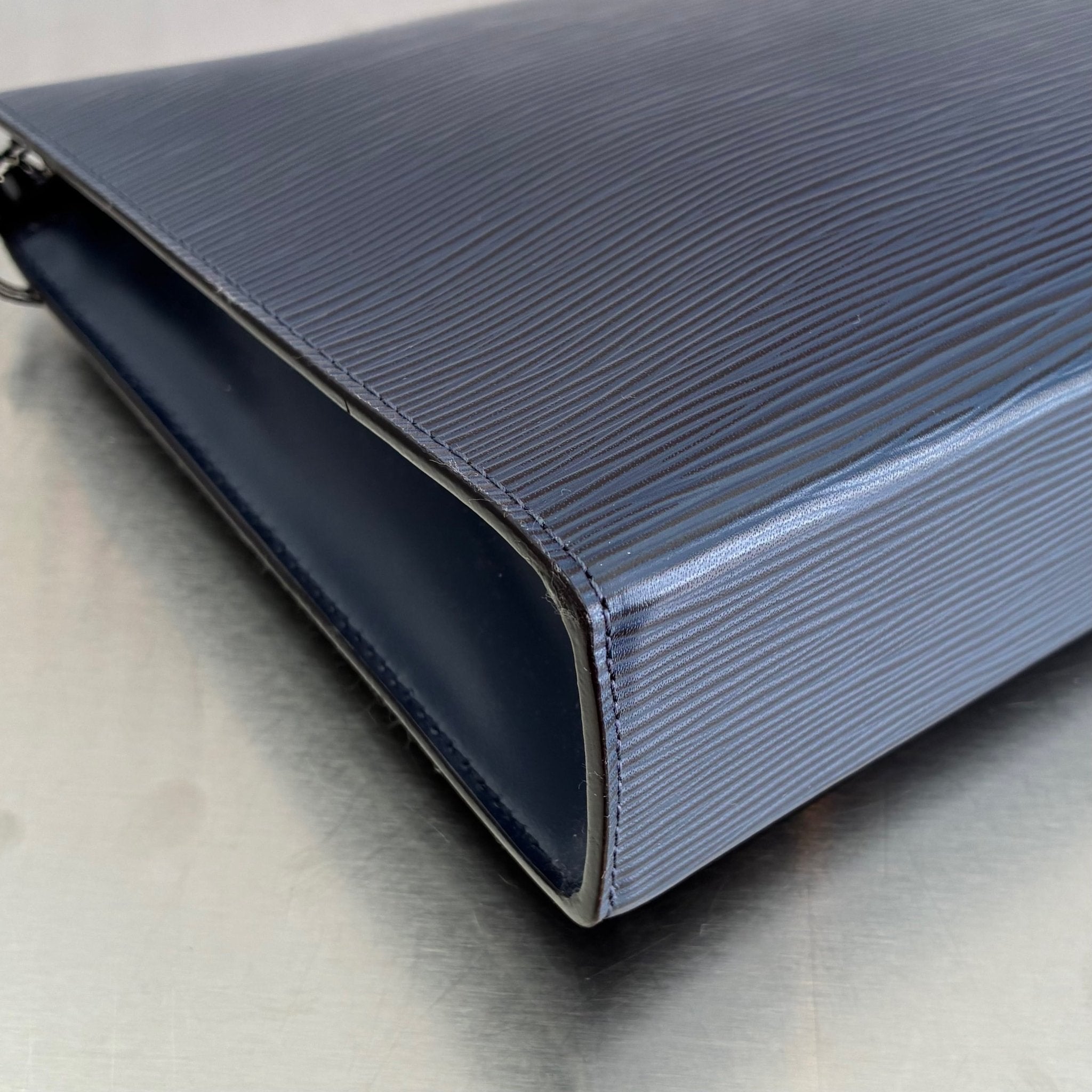 Louis Vuitton Pochette Voyage MM Epi