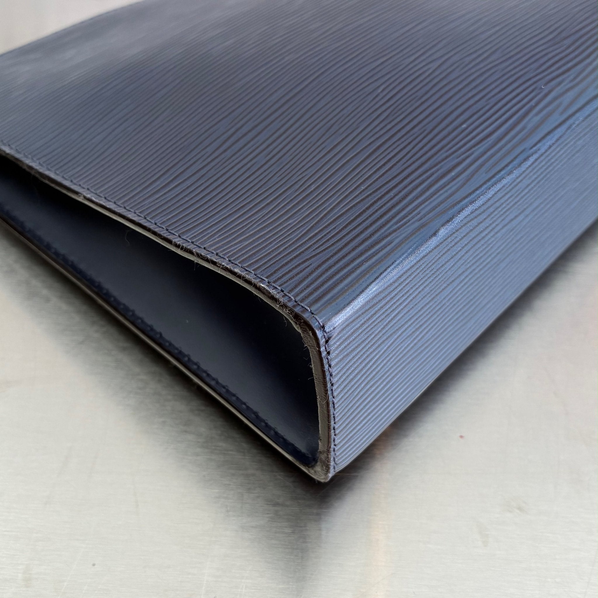Louis Vuitton Pochette Voyage MM Epi
