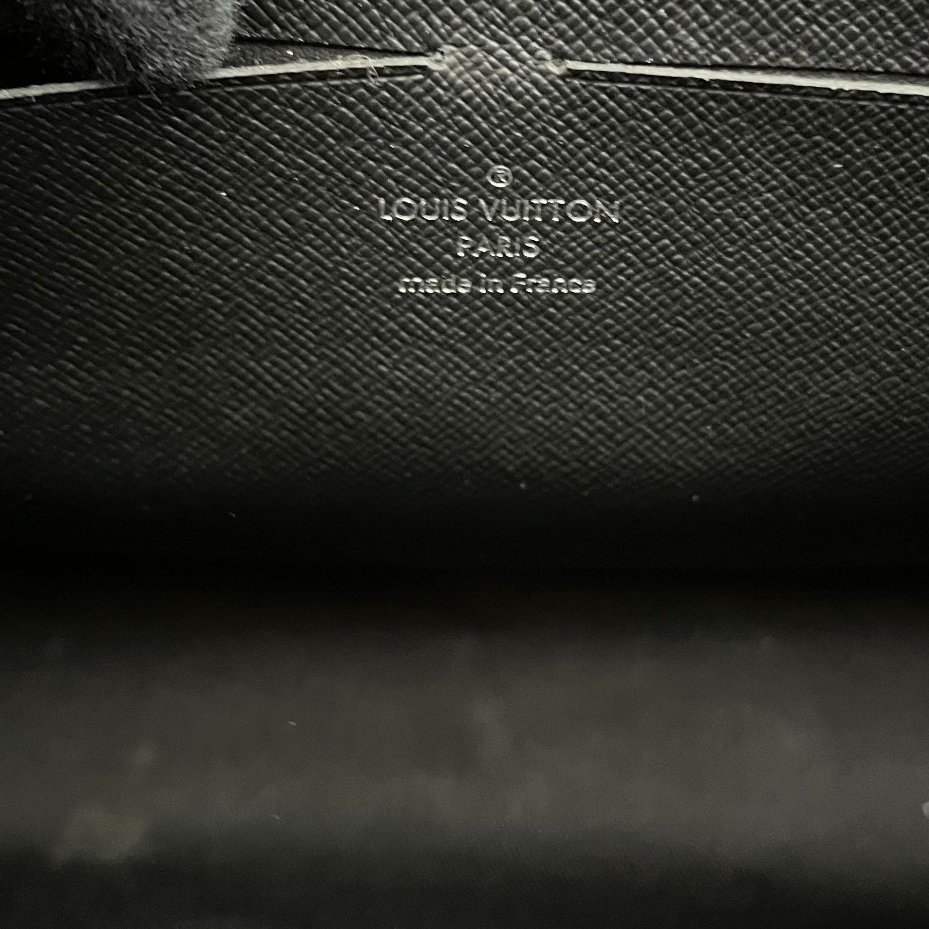 Louis Vuitton Pochette Voyage MM Taiga