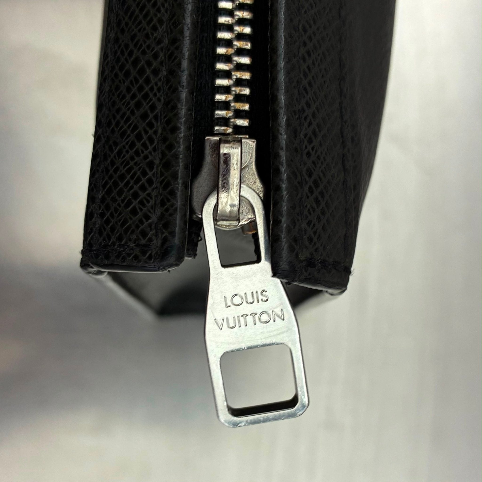 Louis Vuitton Pochette Voyage MM Taiga