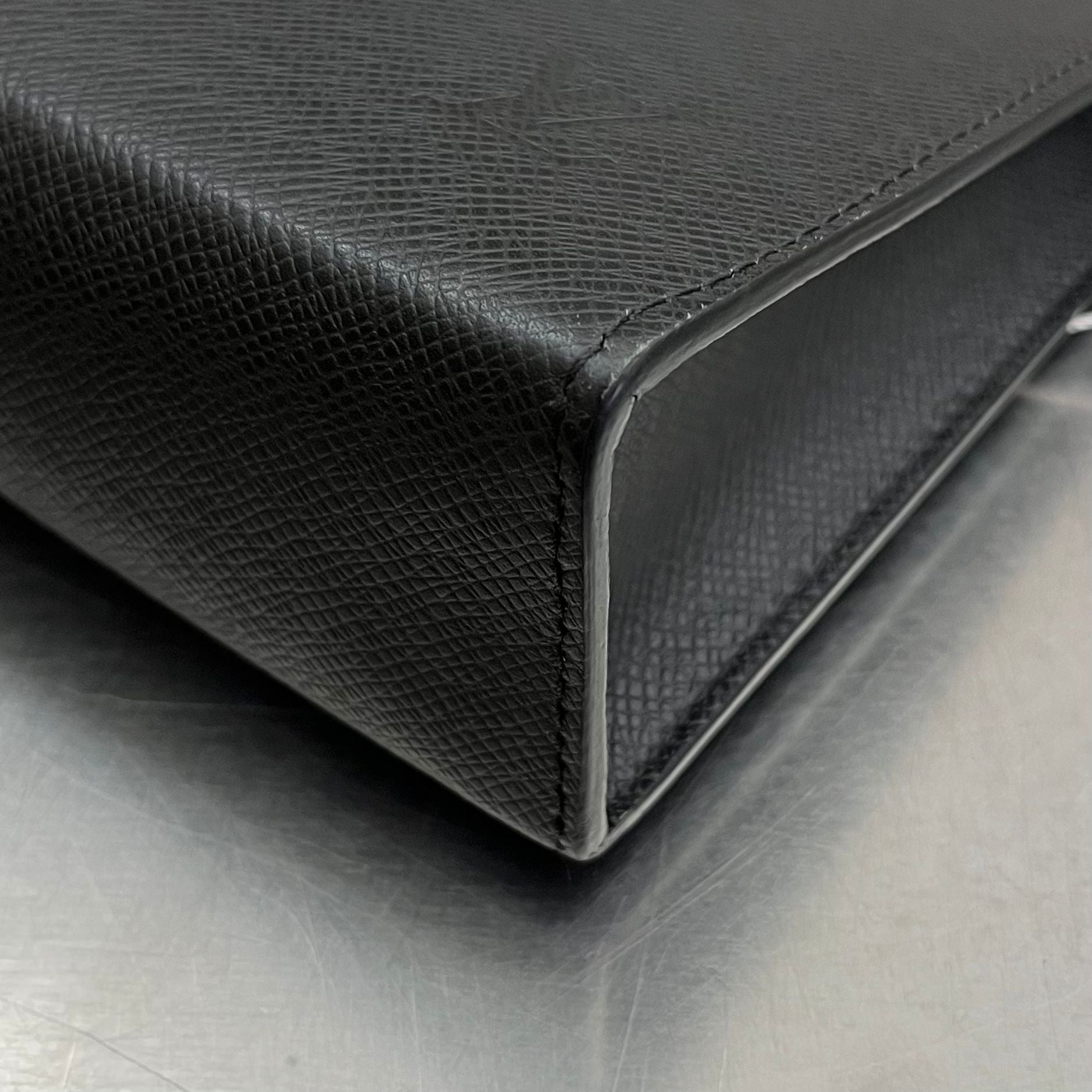 Louis Vuitton Pochette Voyage MM Taiga