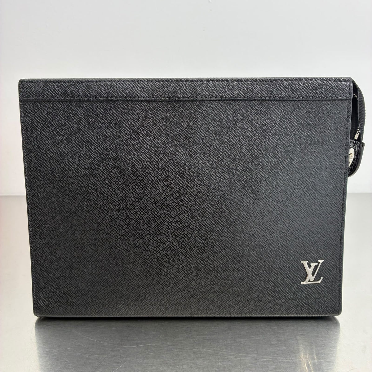 Louis Vuitton Pochette Voyage MM Taiga