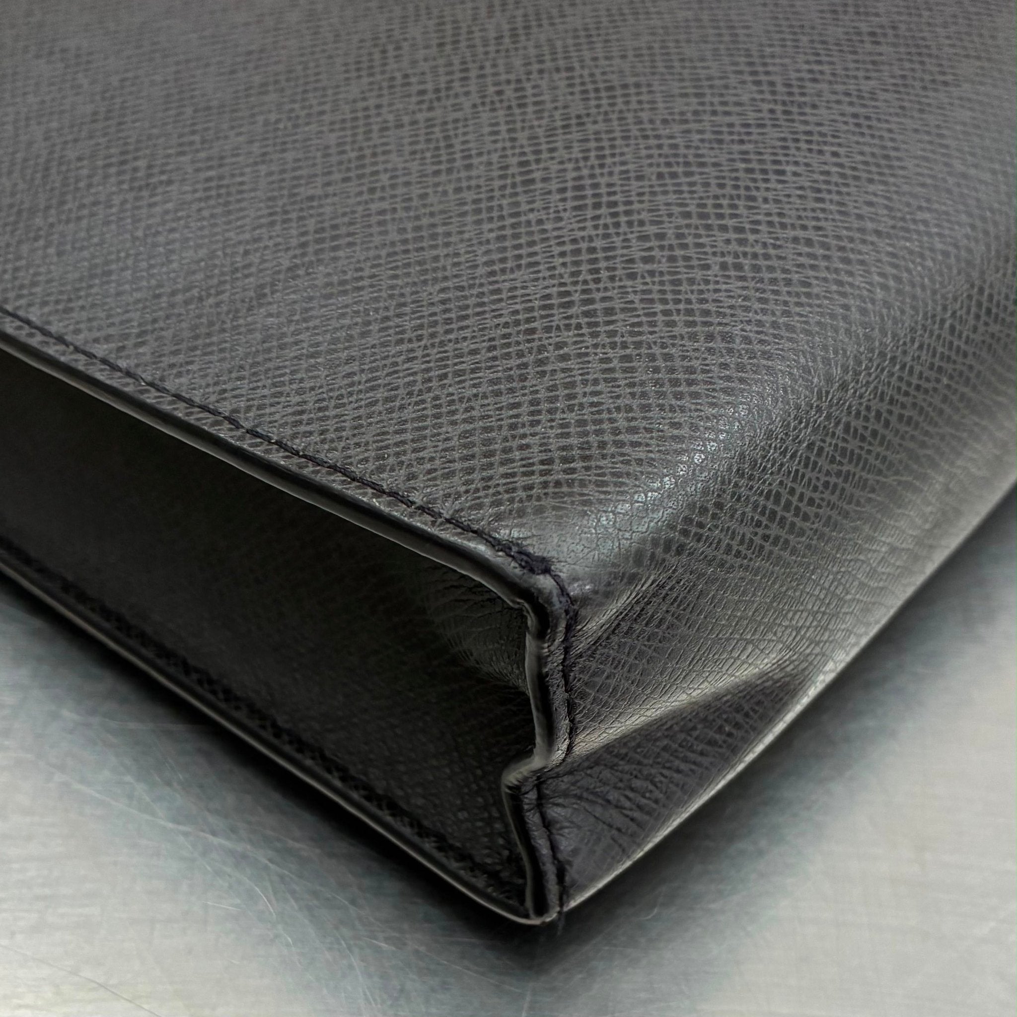 Louis Vuitton Pochette Voyage MM Taiga